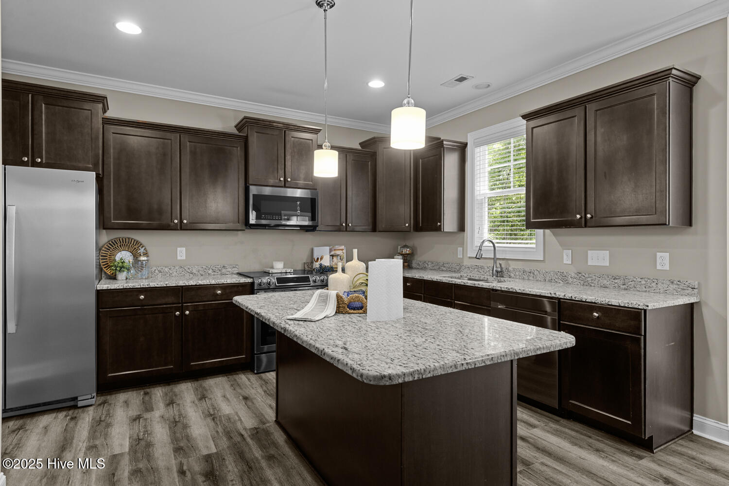 100538409 | Photo 13