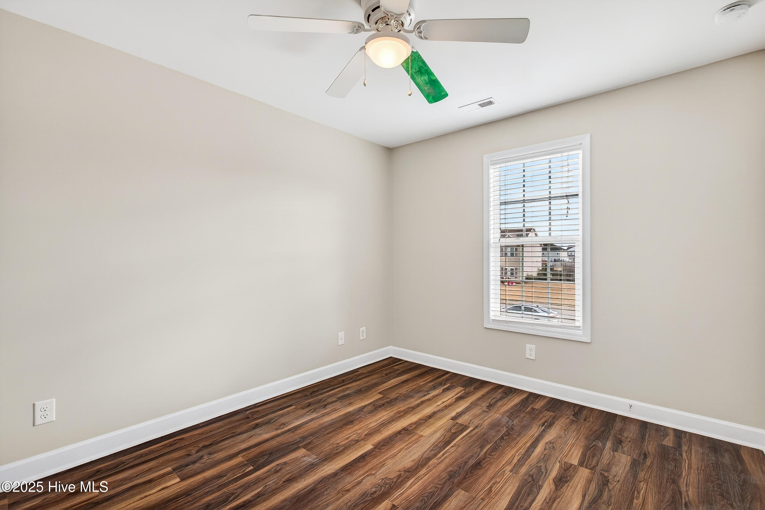 100547089 | Photo 38