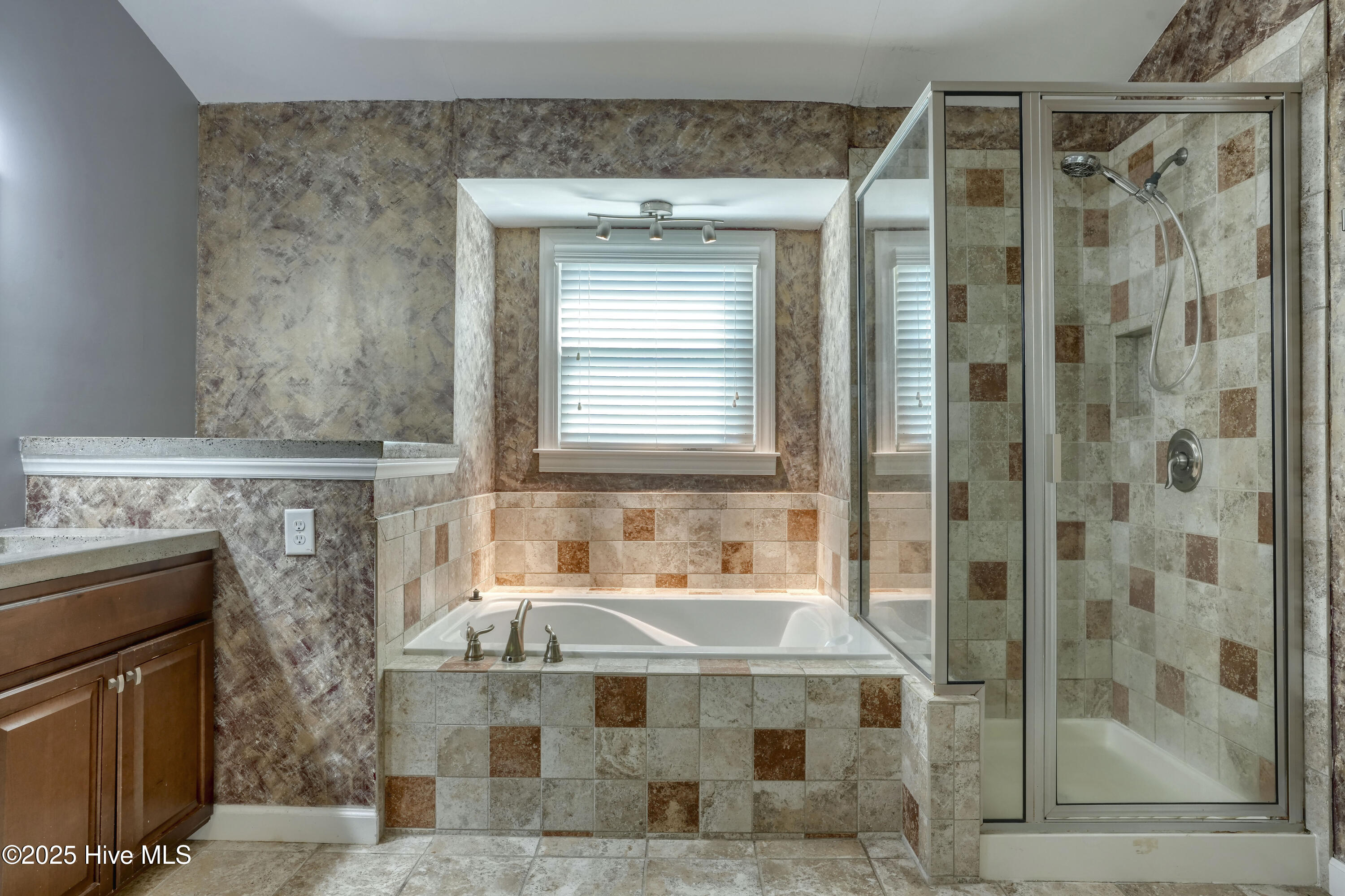 100554842 | Photo 21