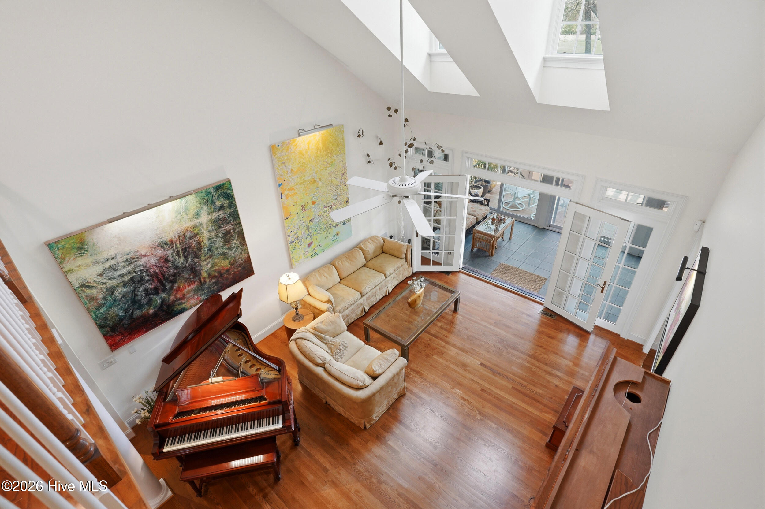 100563171 | Photo 26