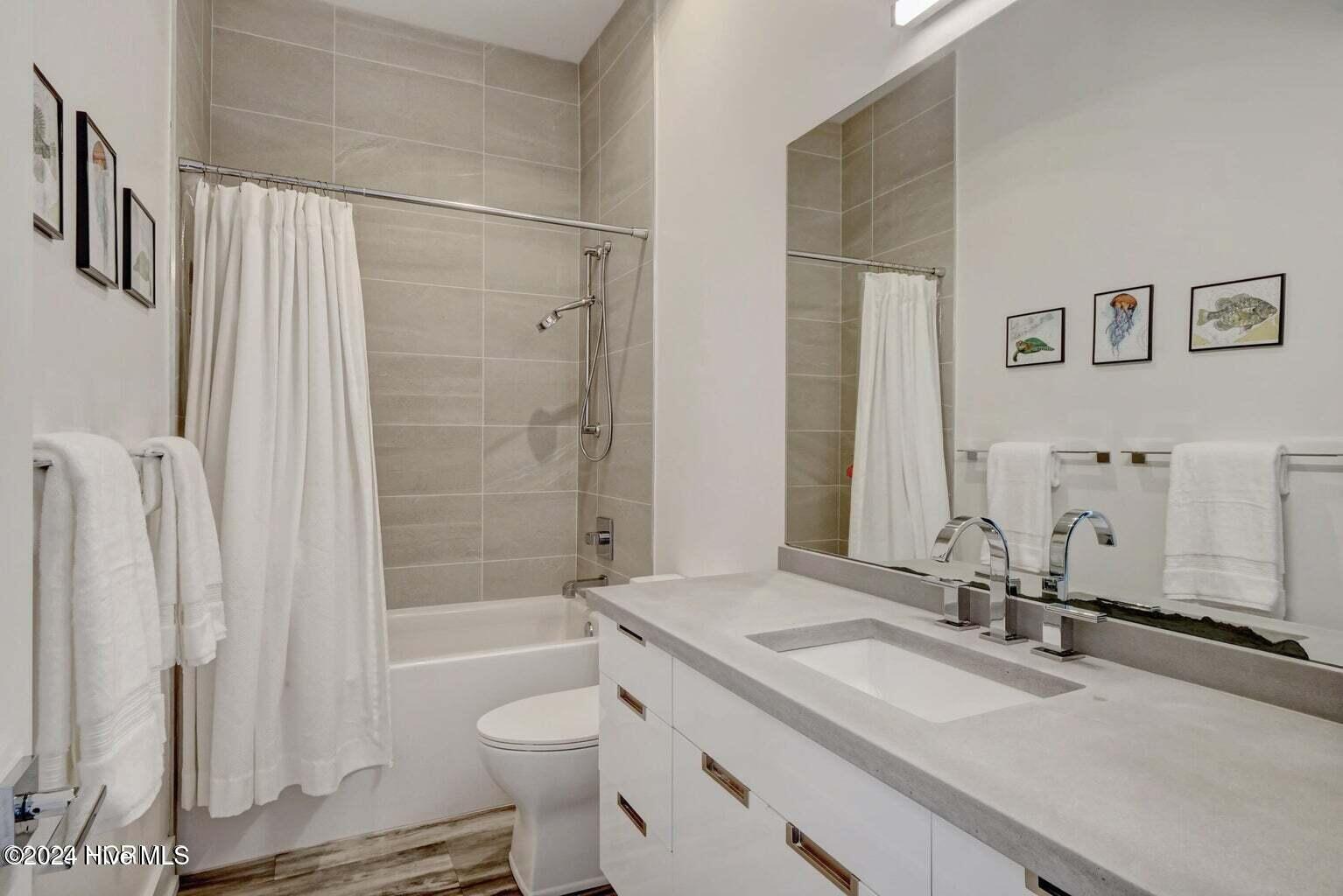 100548668 | Photo 20