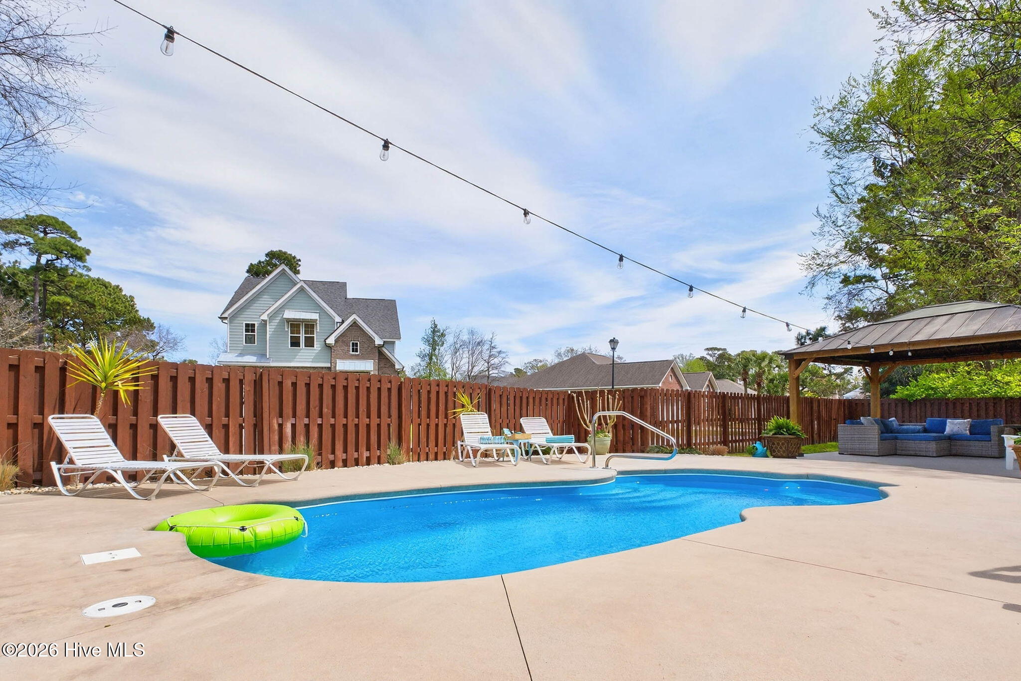 100562589 | Photo 61