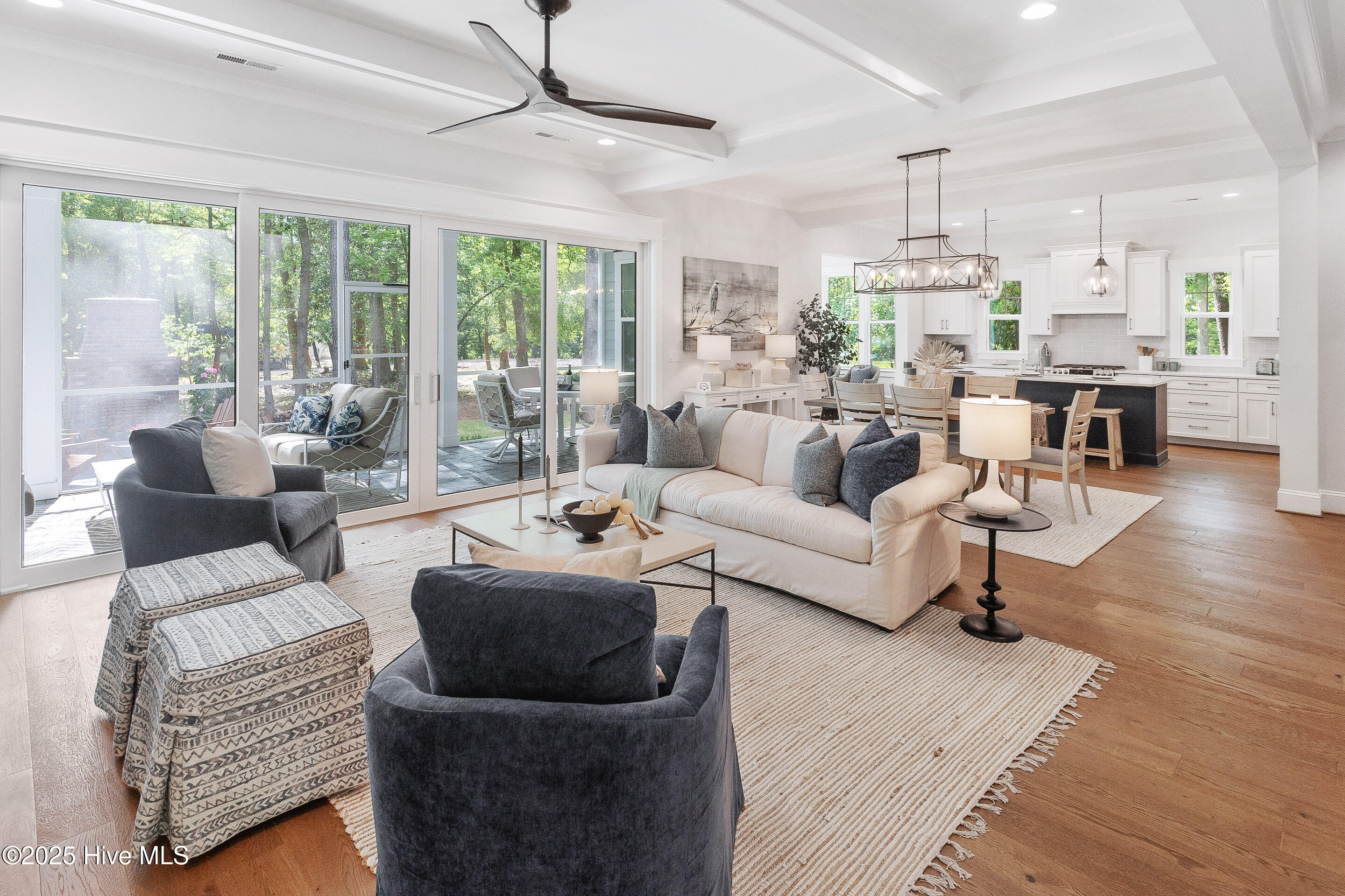 100487716 | Photo 15