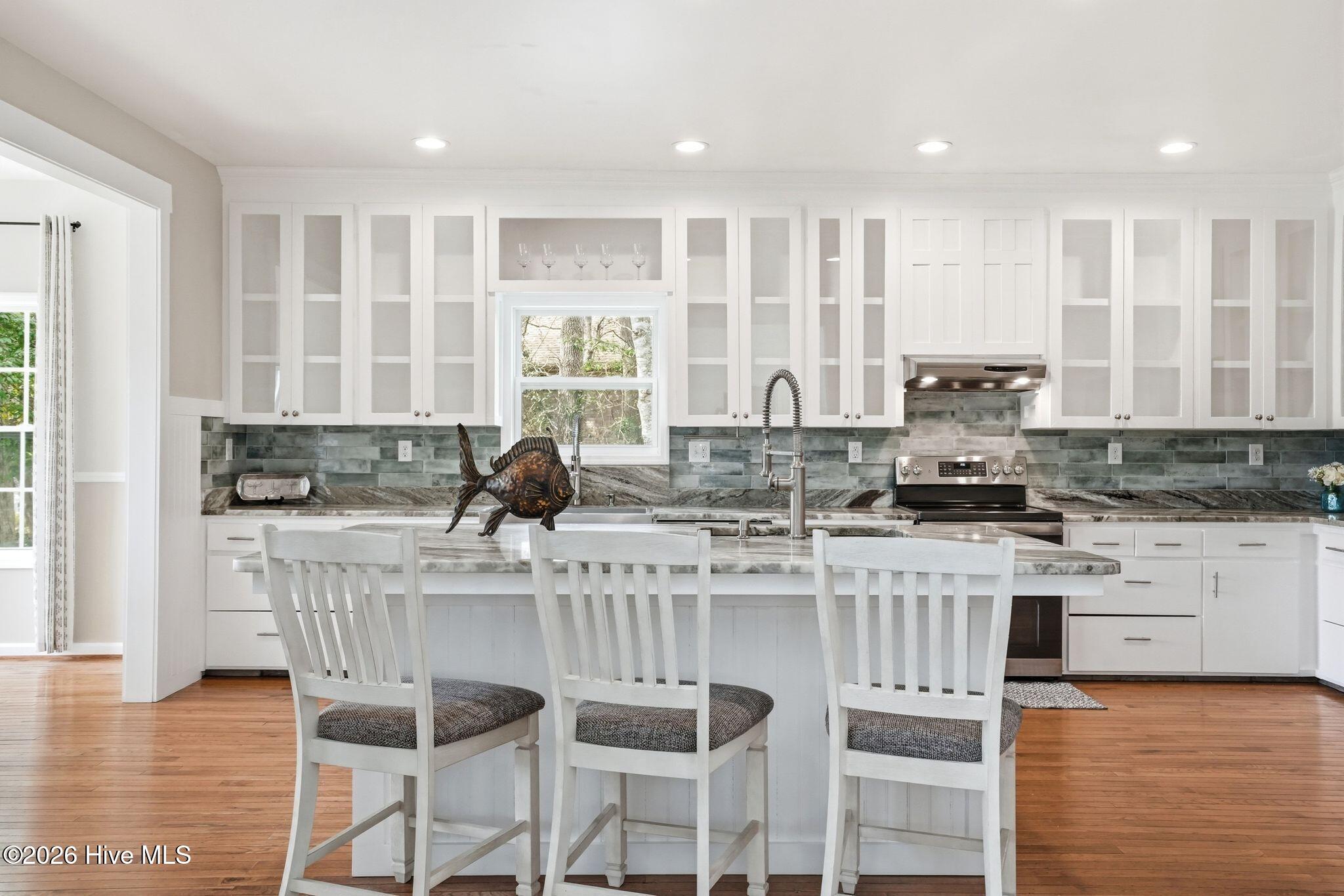 100560935 | Photo 22