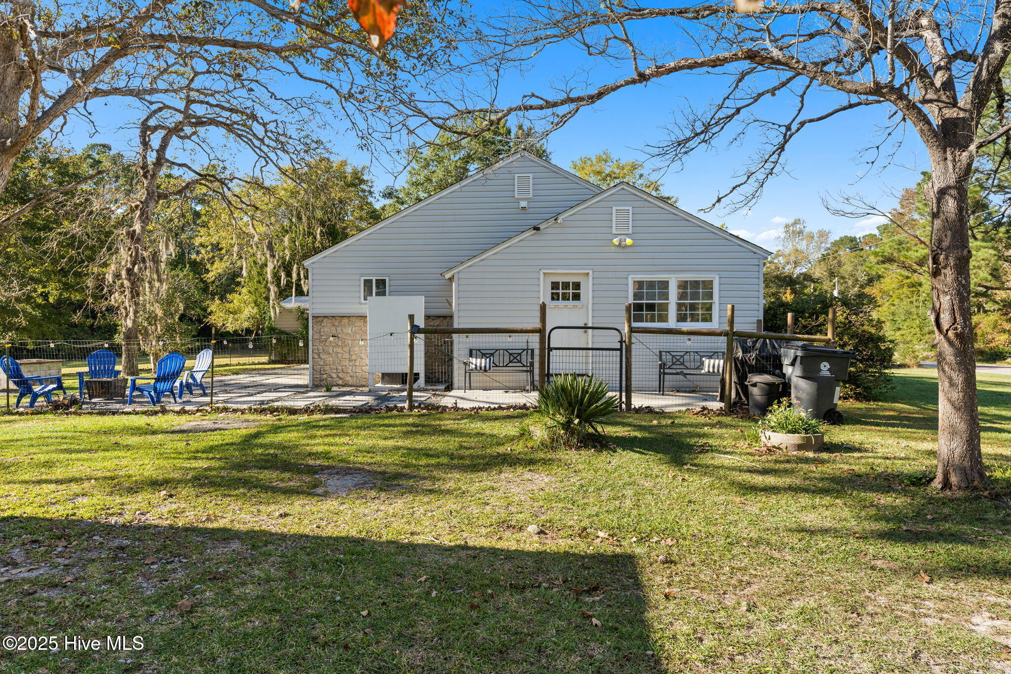 100538220 | Photo 36