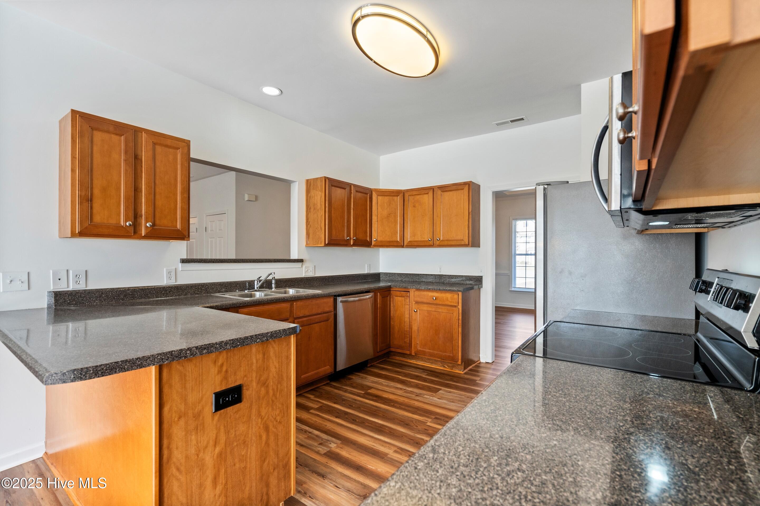 100542341 | Photo 27