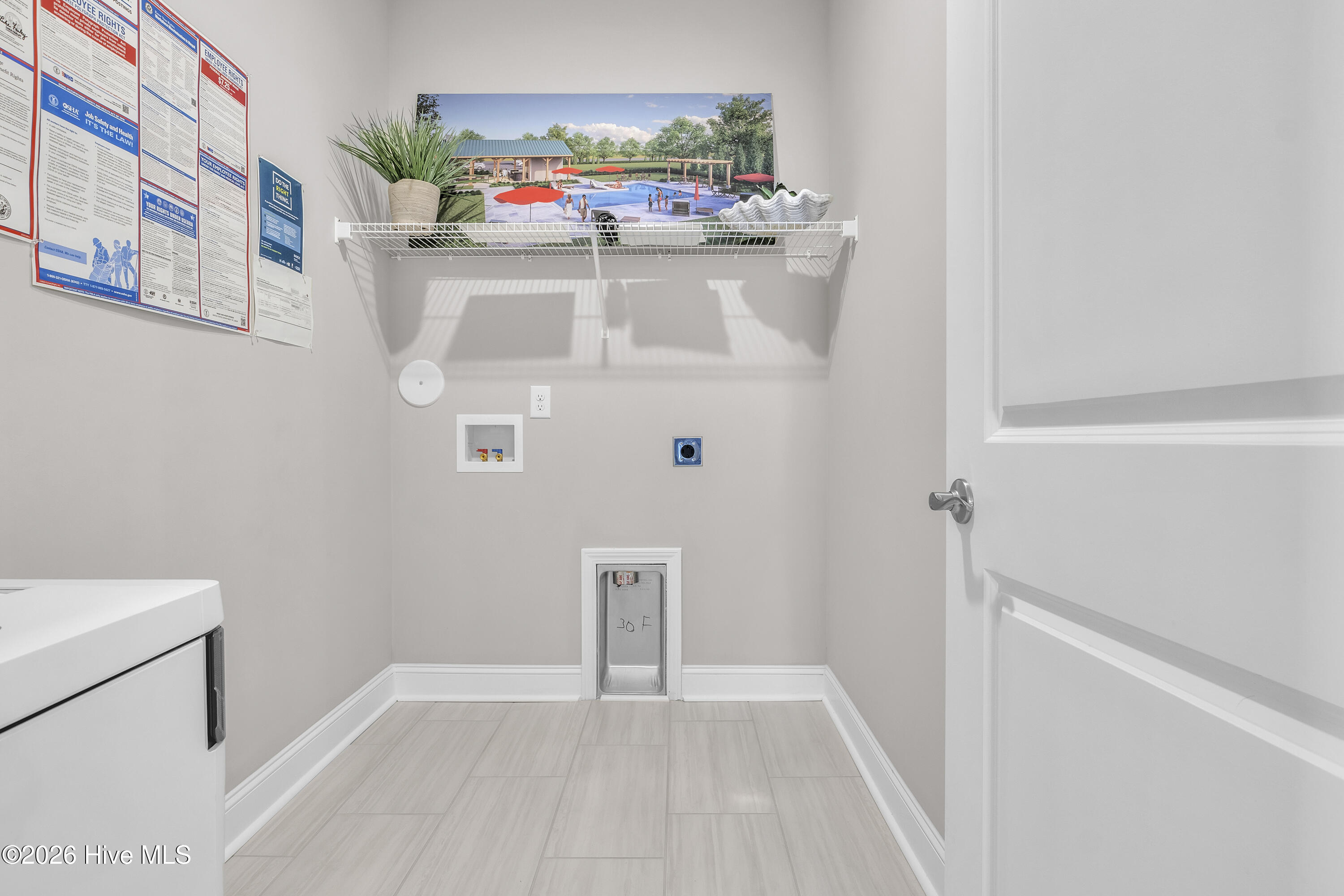 100561005 | Photo 28