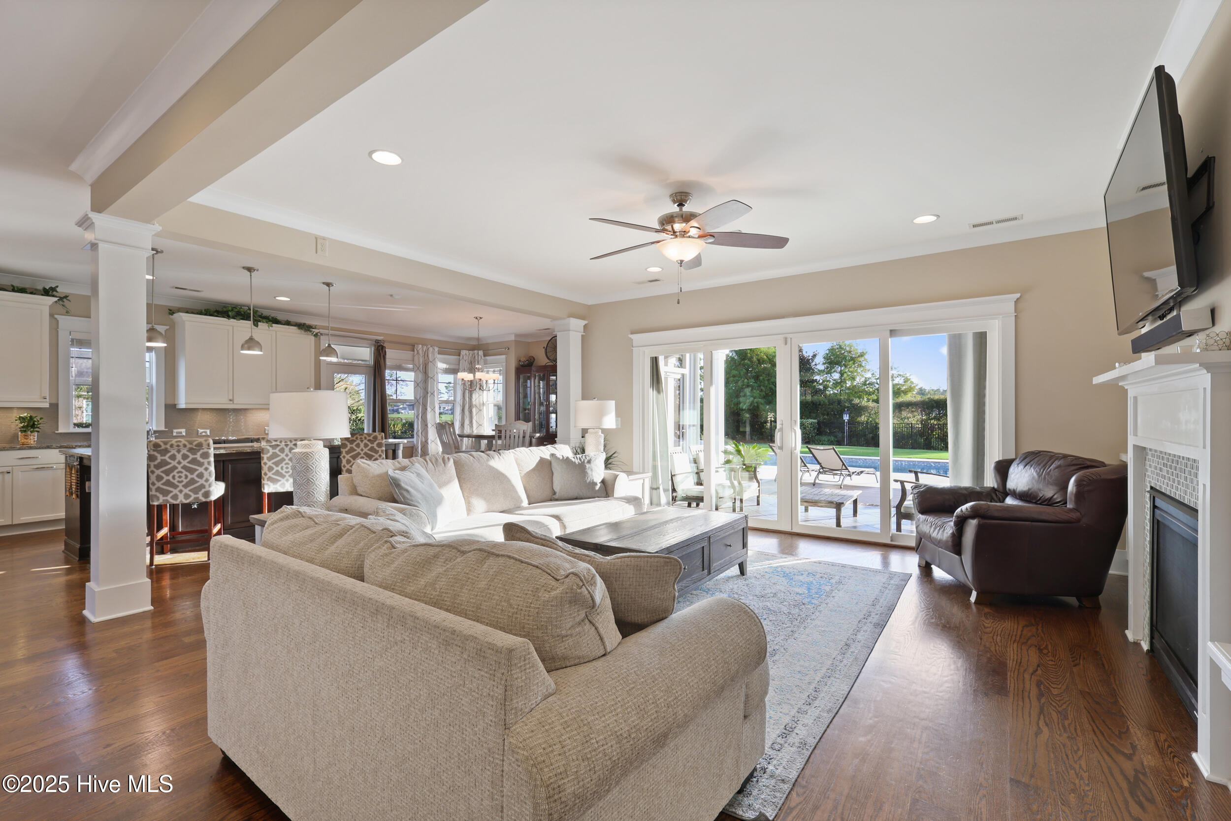 100536655 | Photo 15