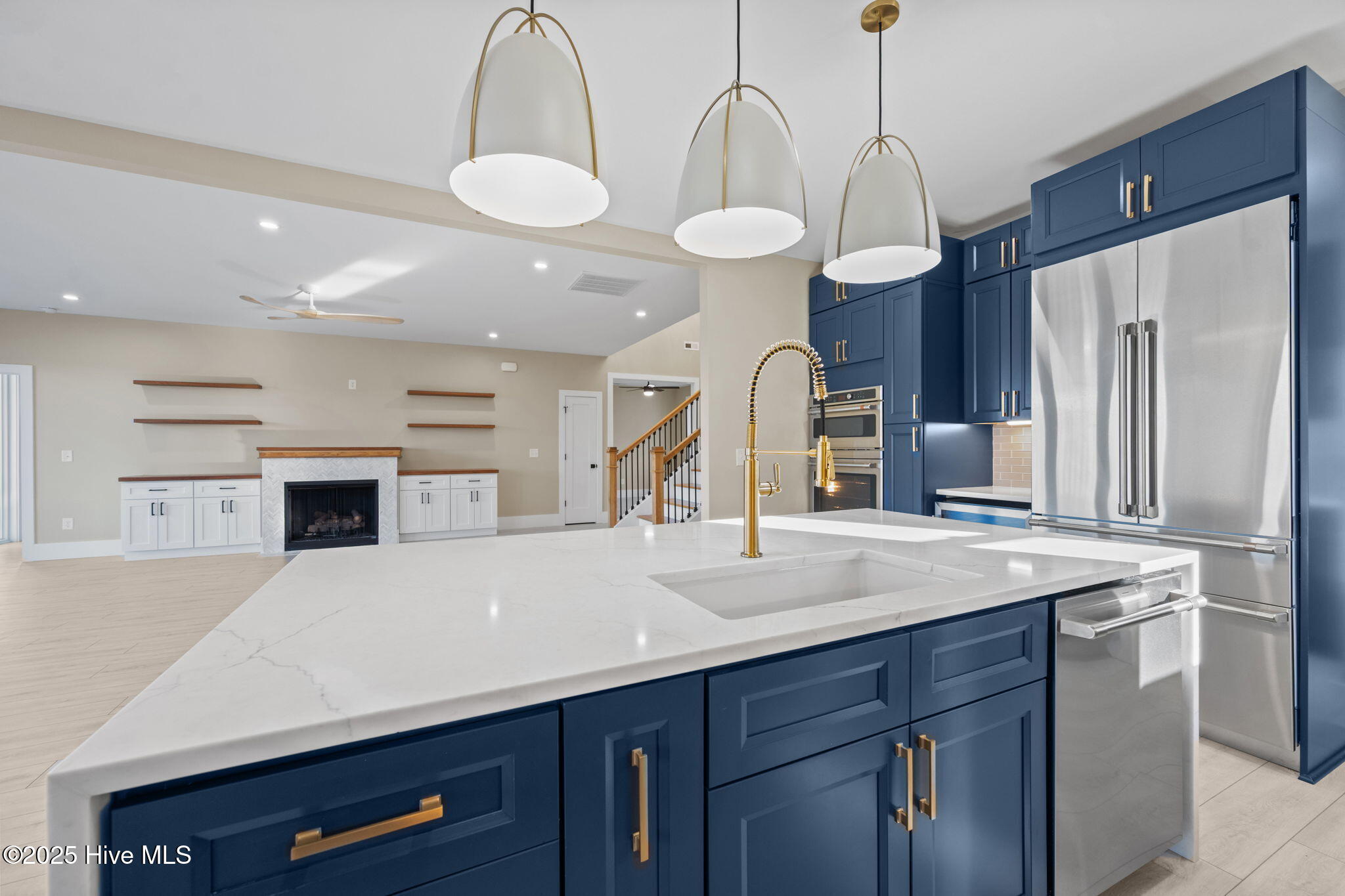 100547090 | Photo 24