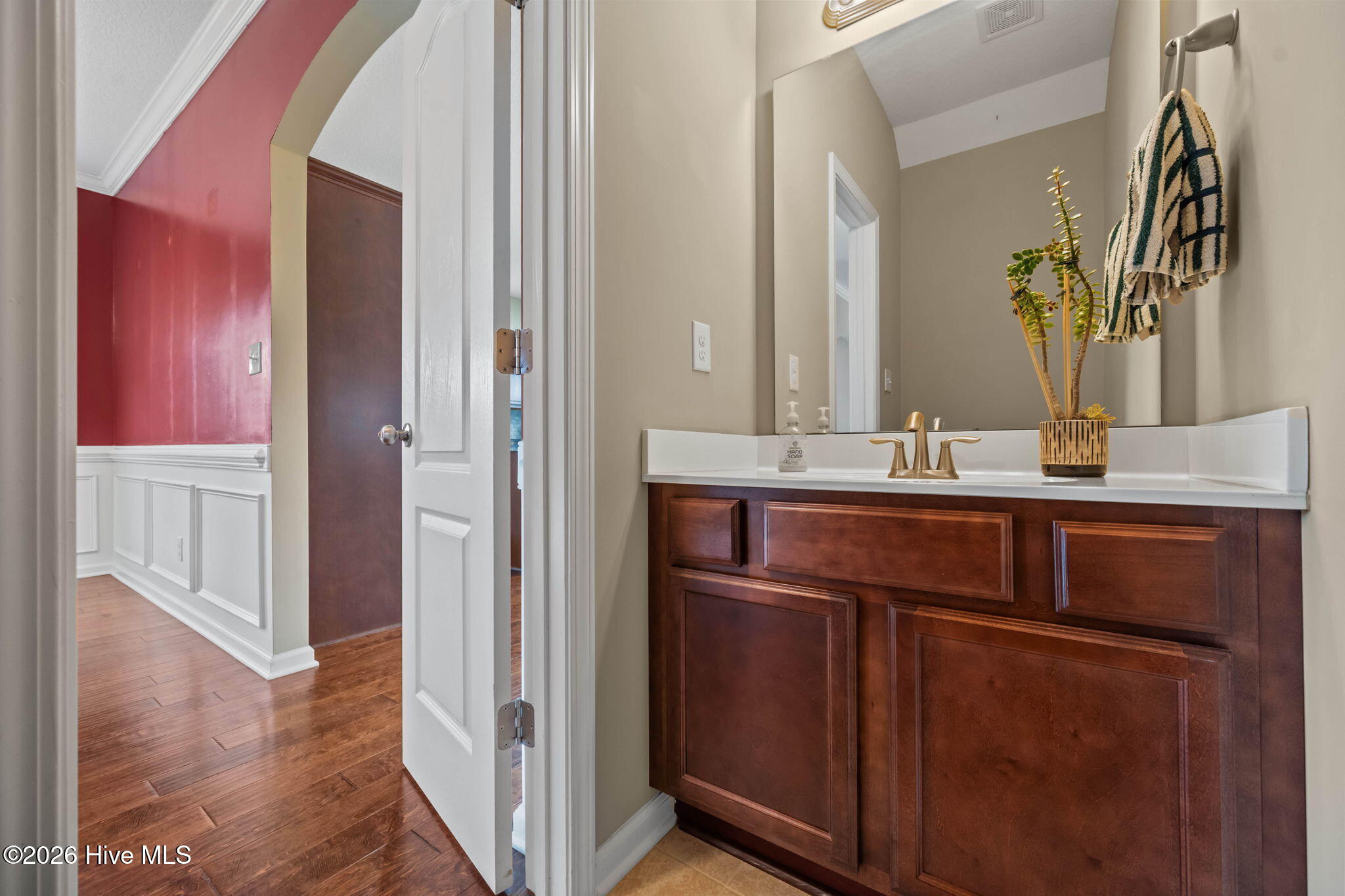 100567705 | Photo 11