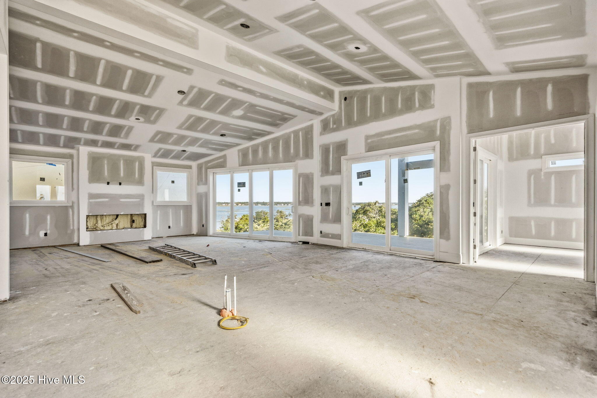 100532094 | Photo 16