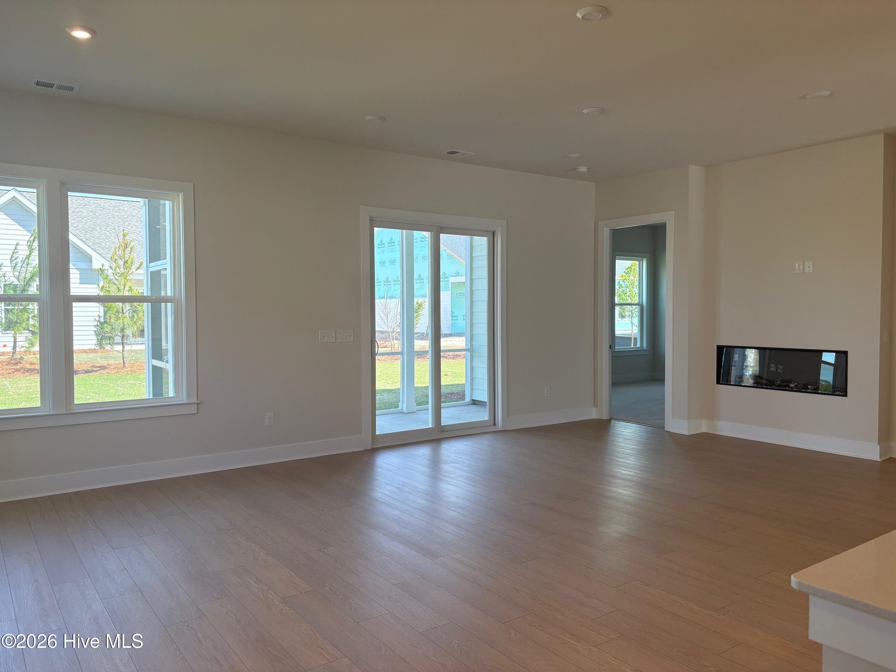 100556601 | Photo 15