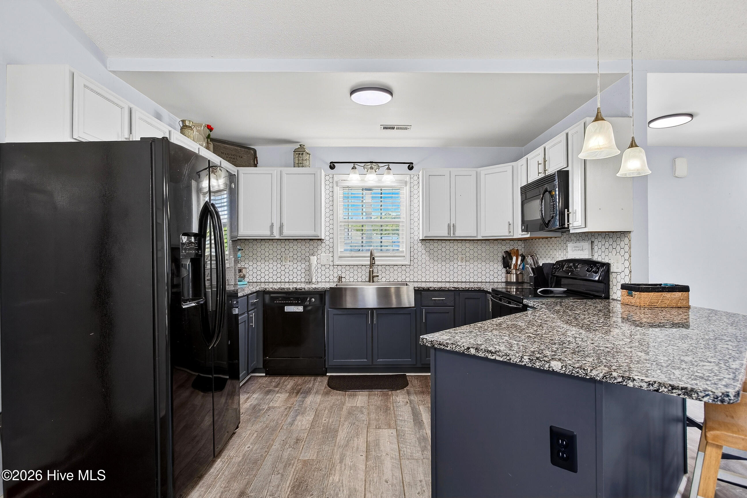 100566610 | Photo 14