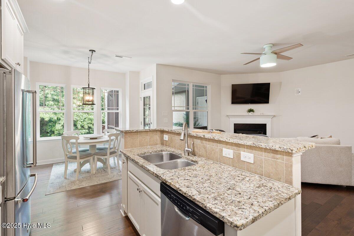 270 Wembley Dr 2194209_23