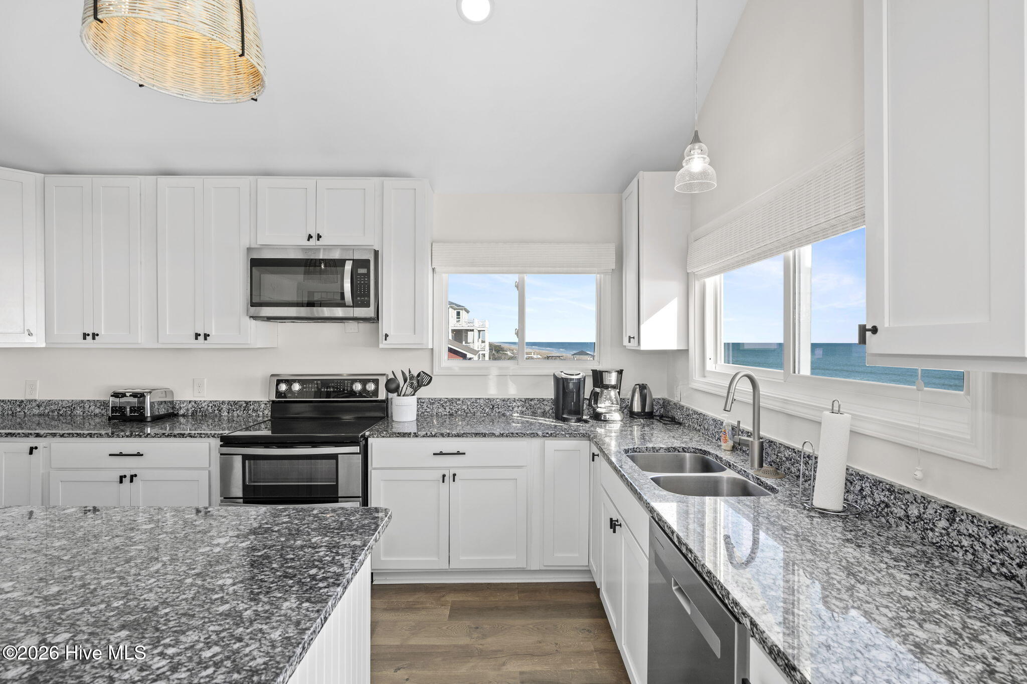 100552942 | Photo 18