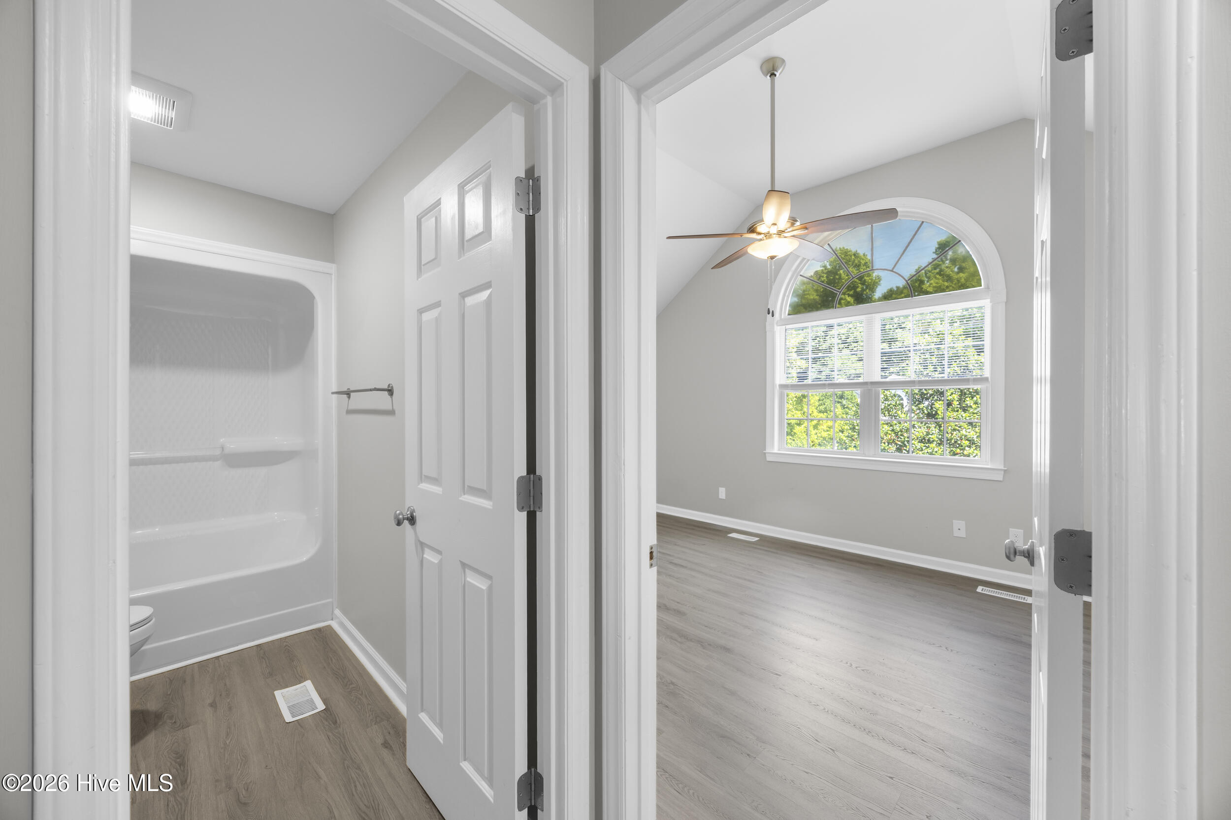 100570067 | Photo 17