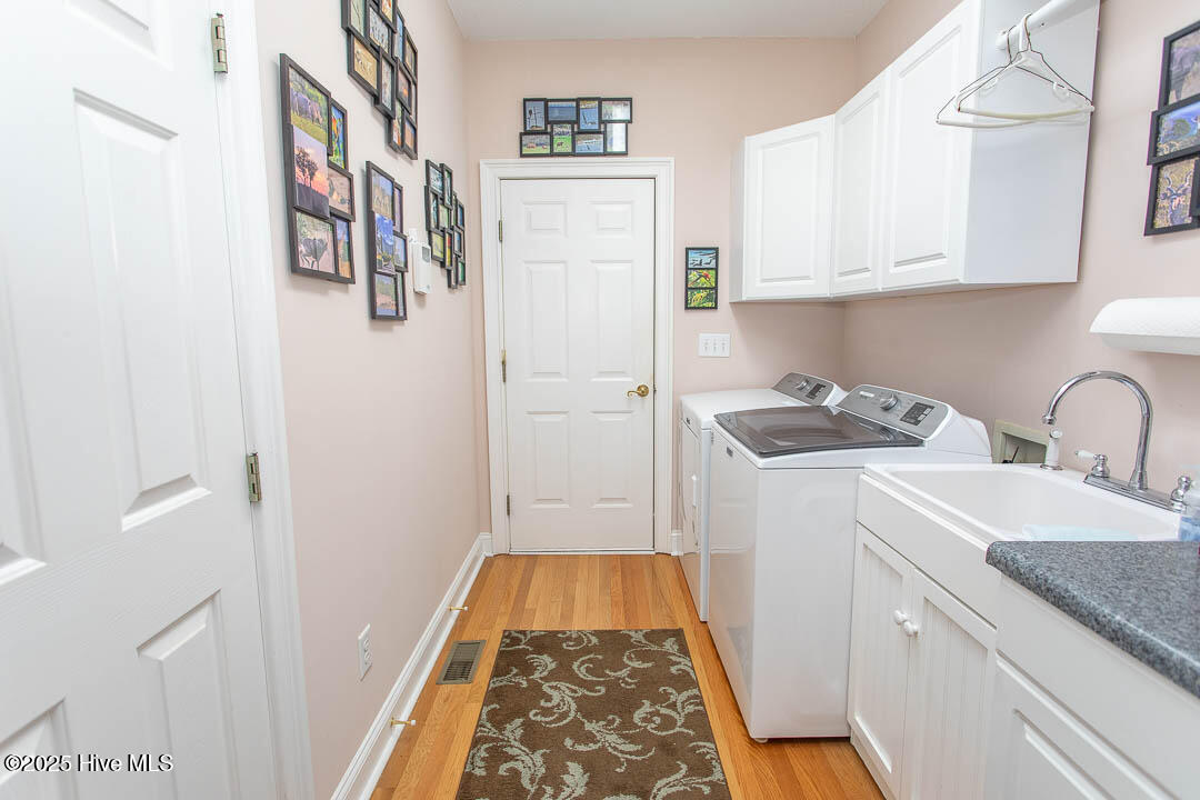 100521008 | Photo 35