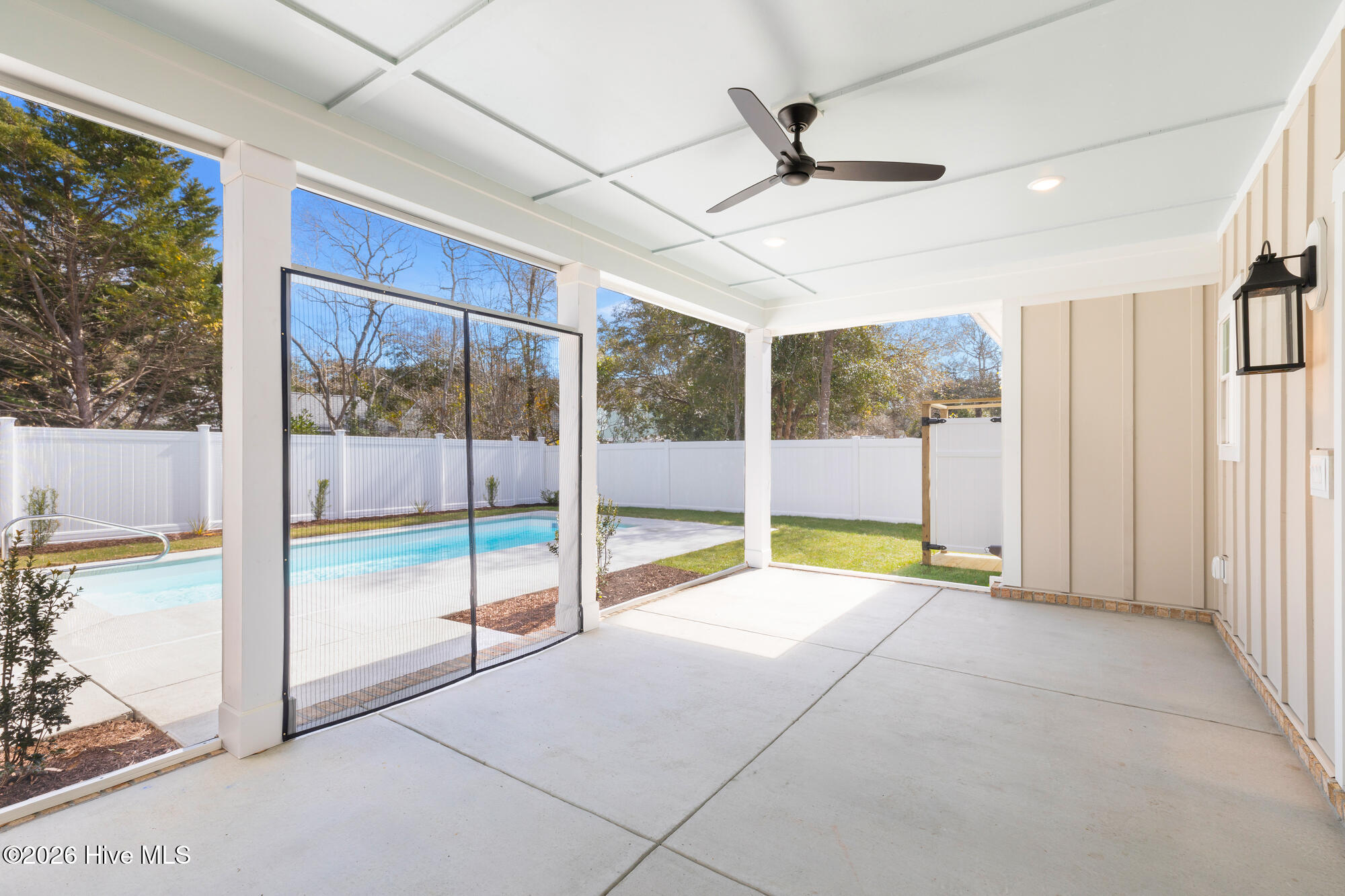 100516675 | Photo 71