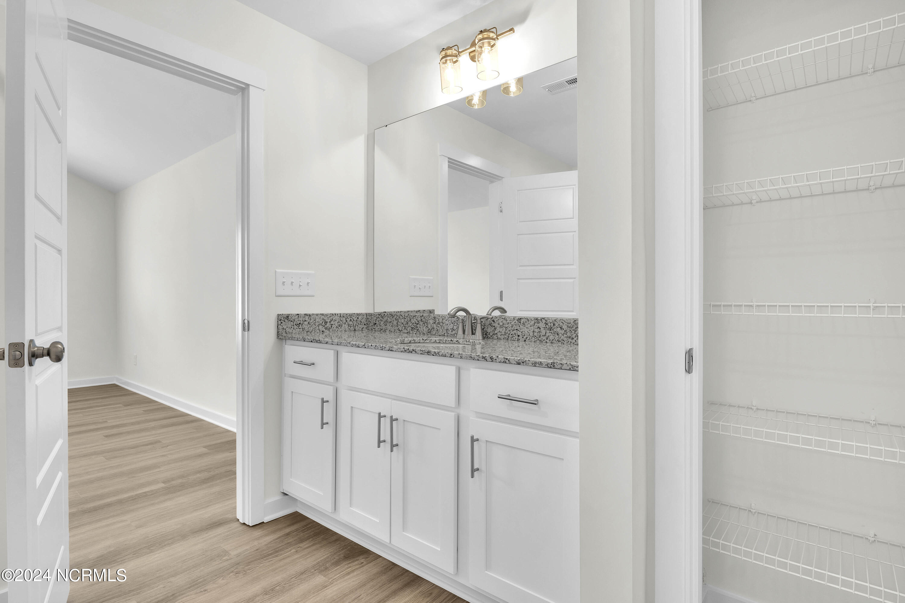 100544688 | Photo 21