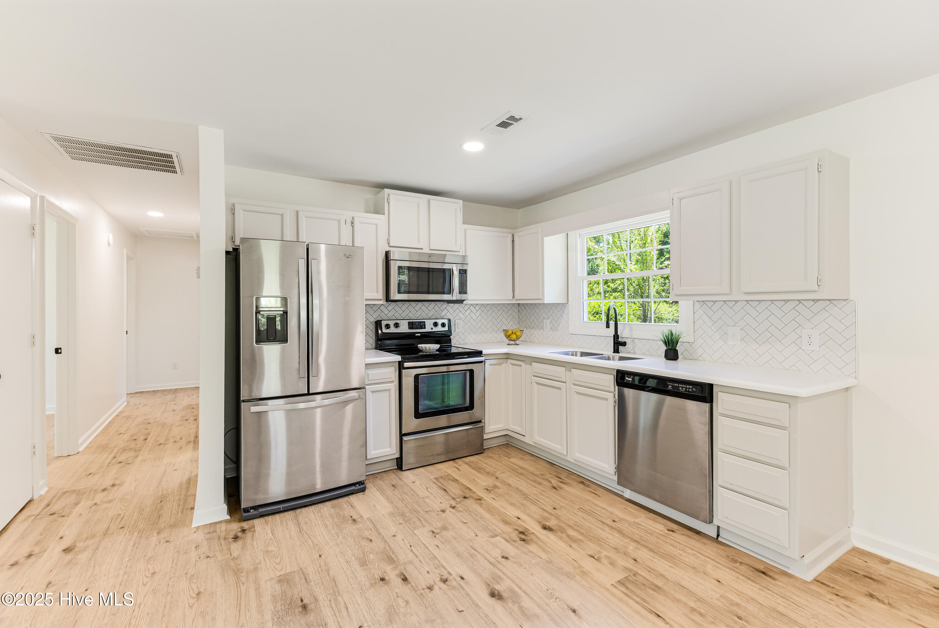 100509381 | Photo 16