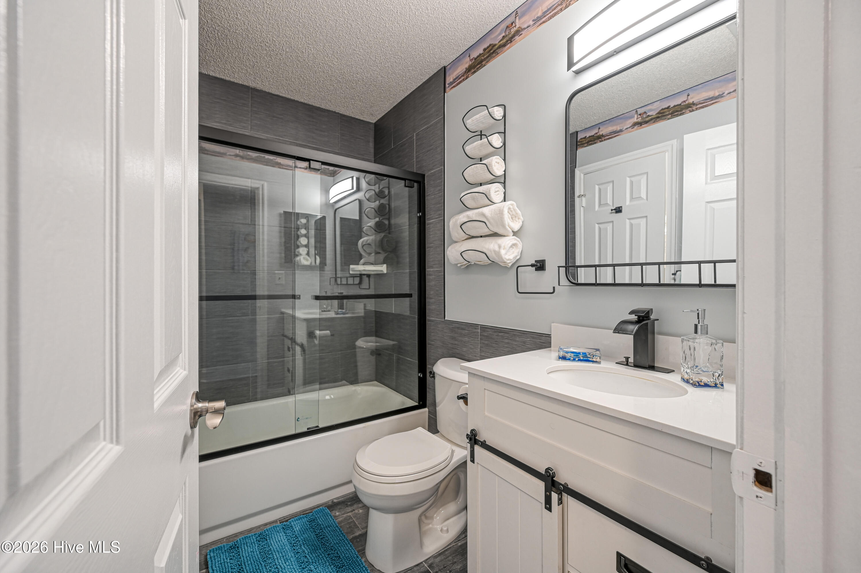 100568256 | Photo 34