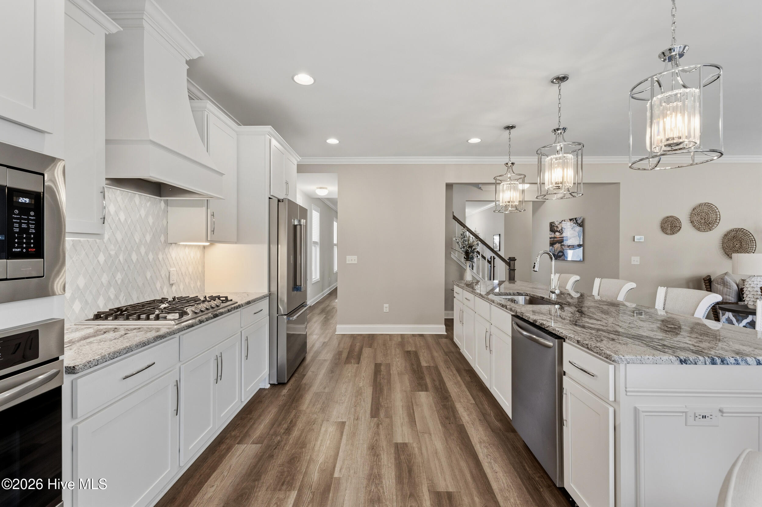 100558195 | Photo 18