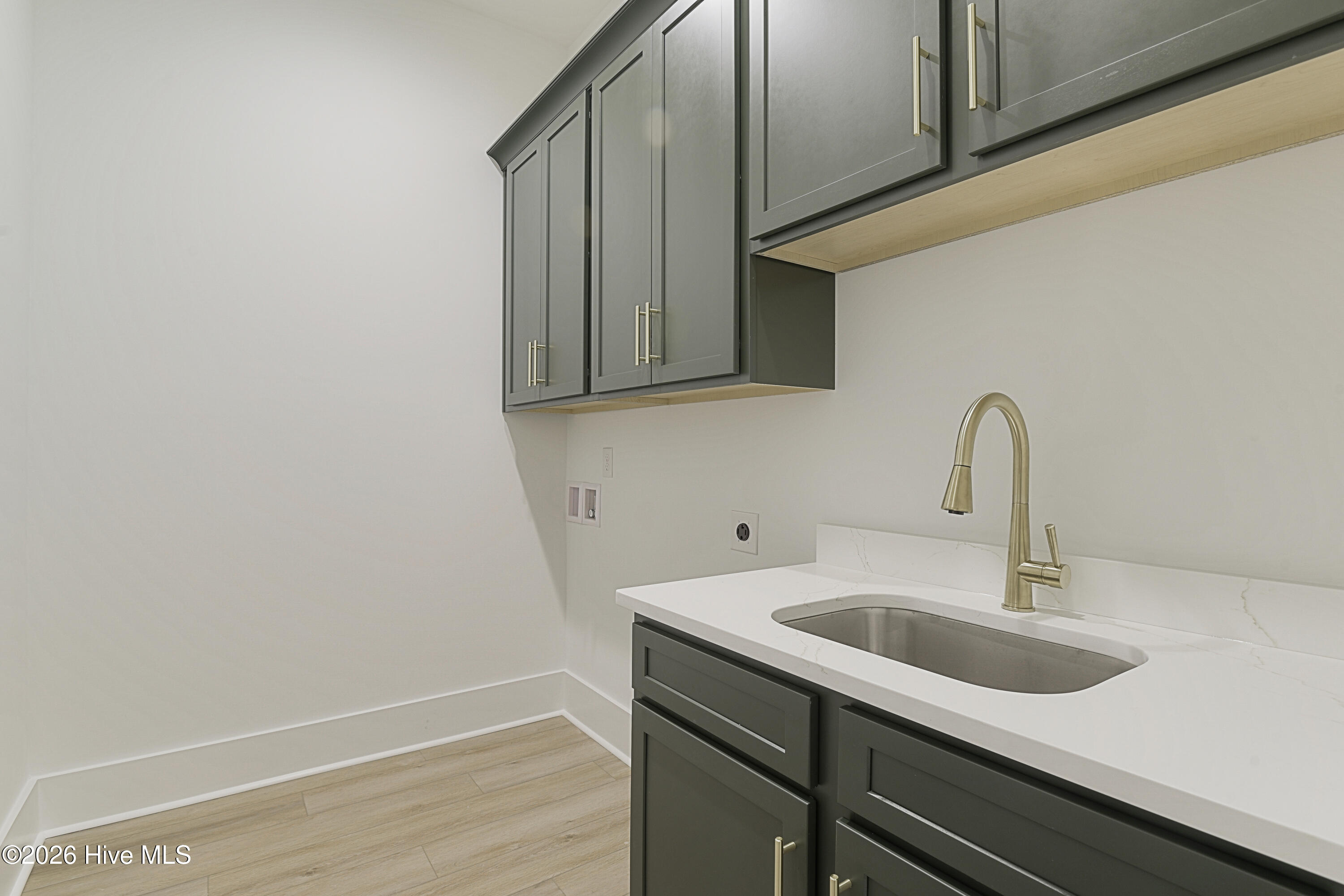 100547115 | Photo 19