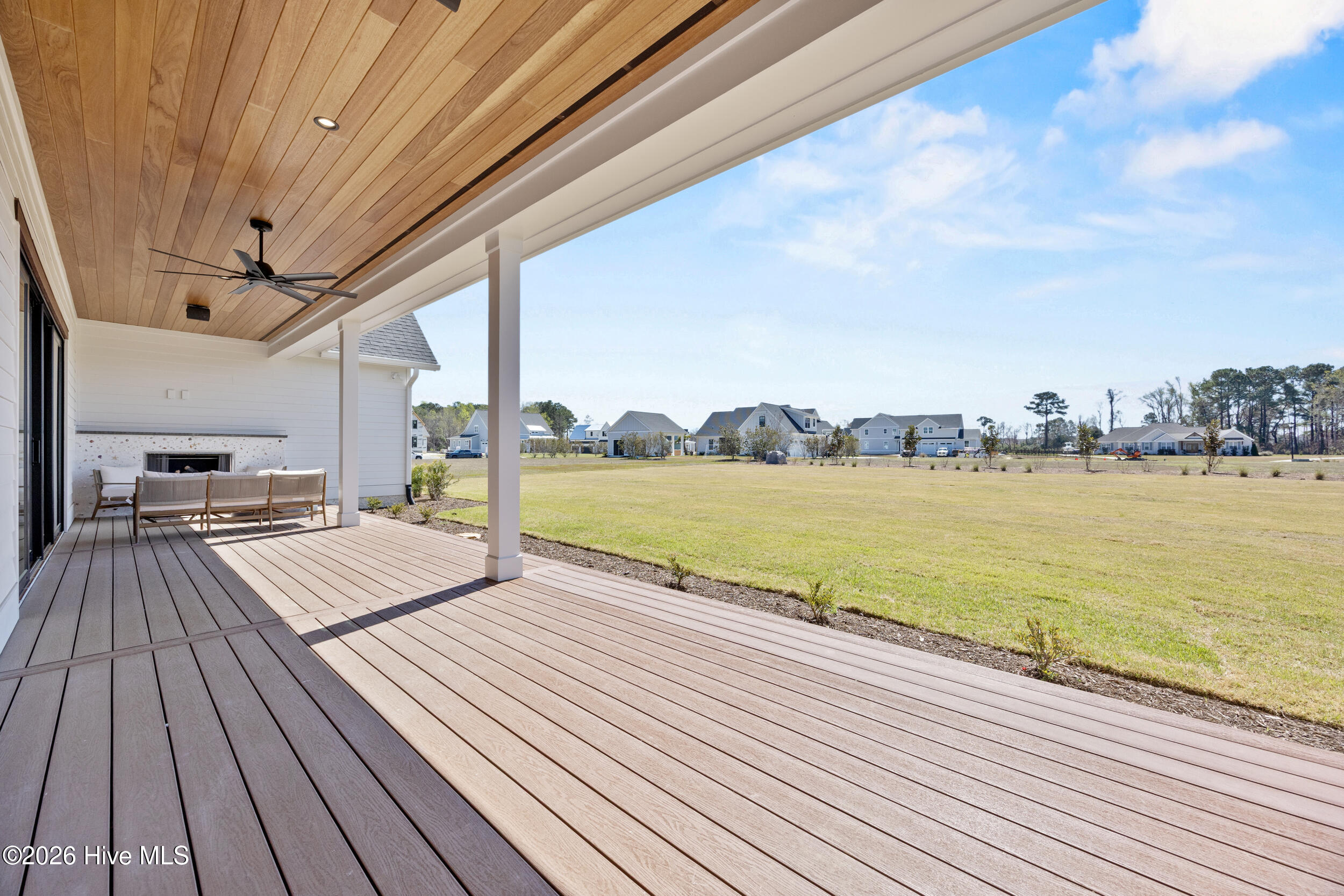 100561987 | Photo 69