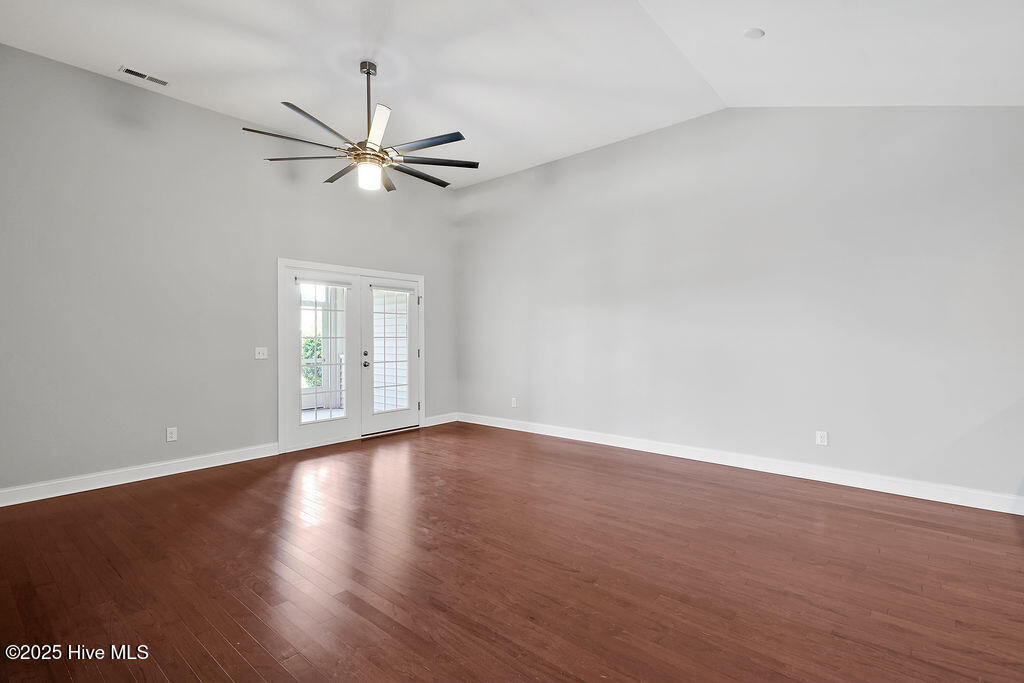 100520248 | Photo 14