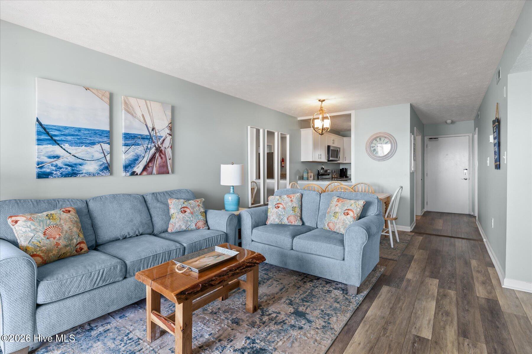 100564383 | Photo 28