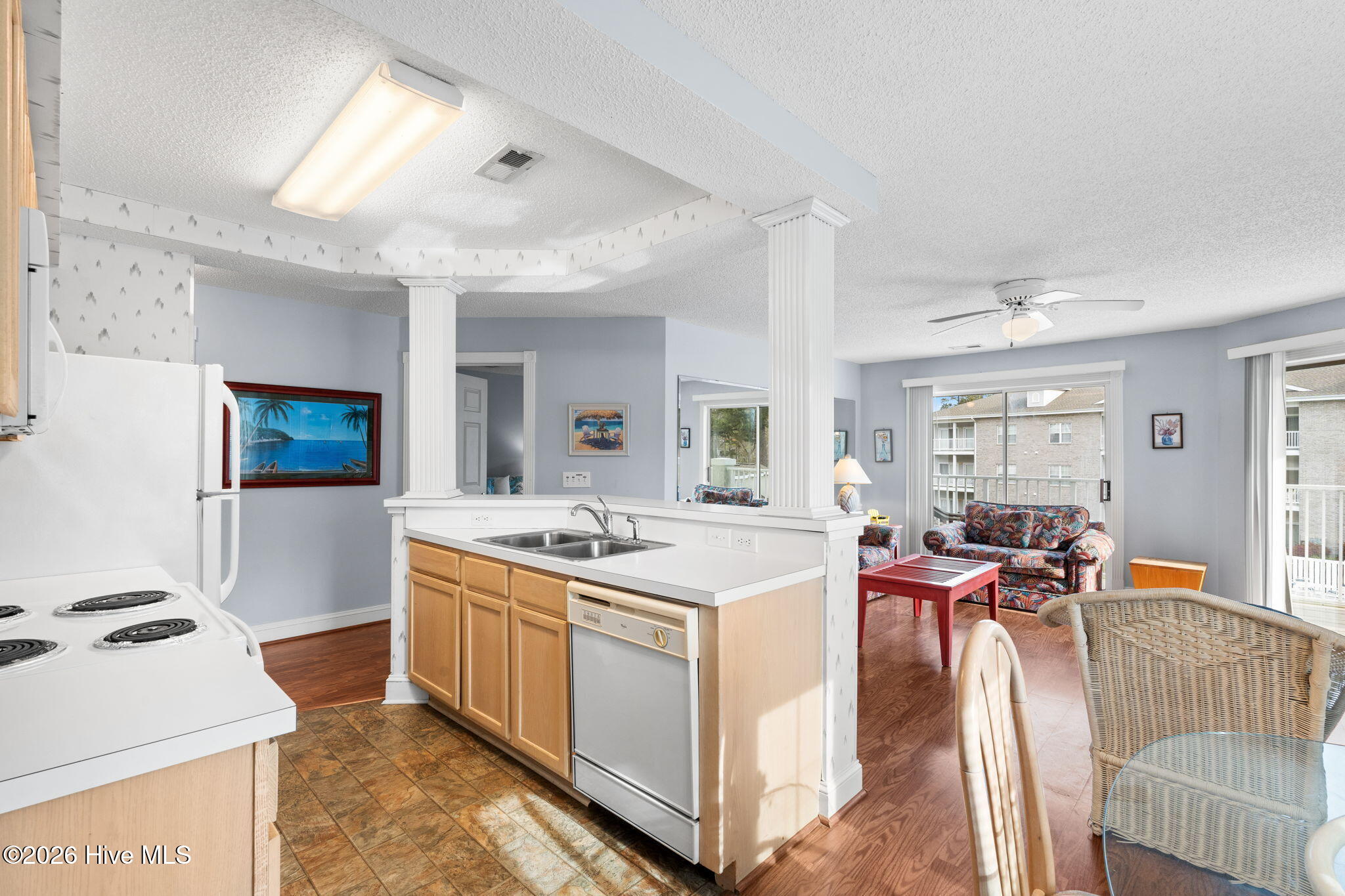 100562565 | Photo 12