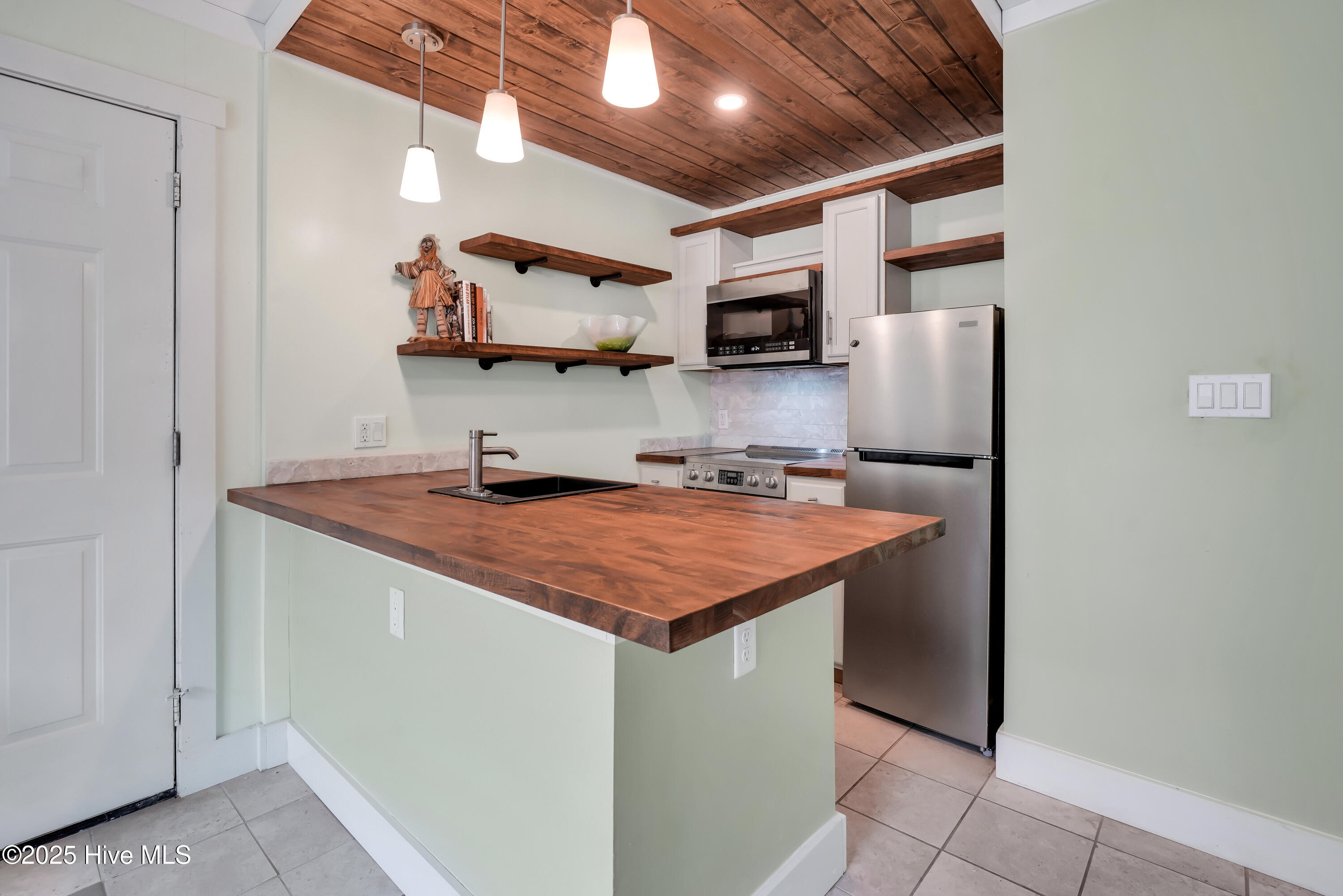 100530098 | Photo 28