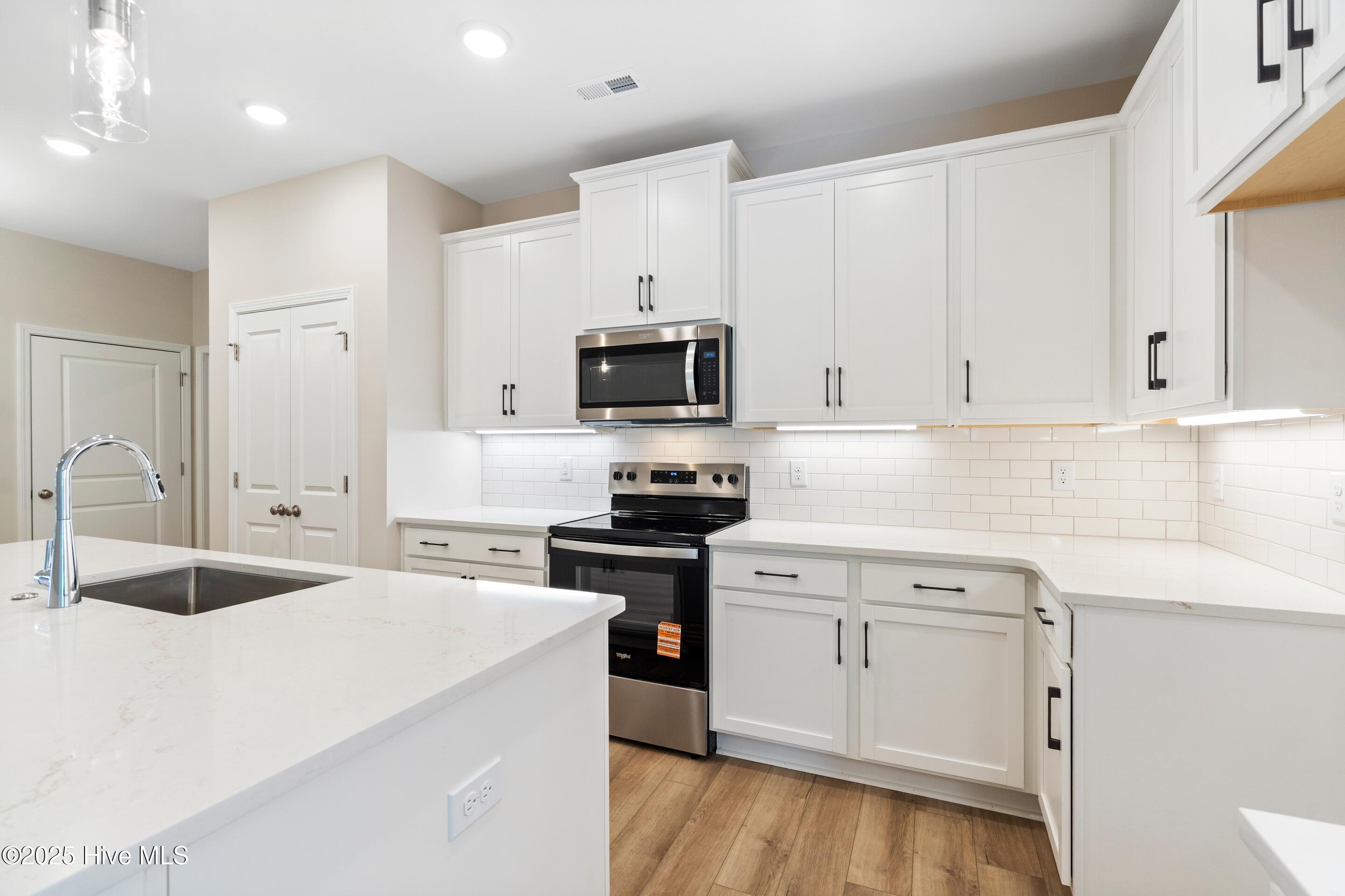 100543354 | Photo 24