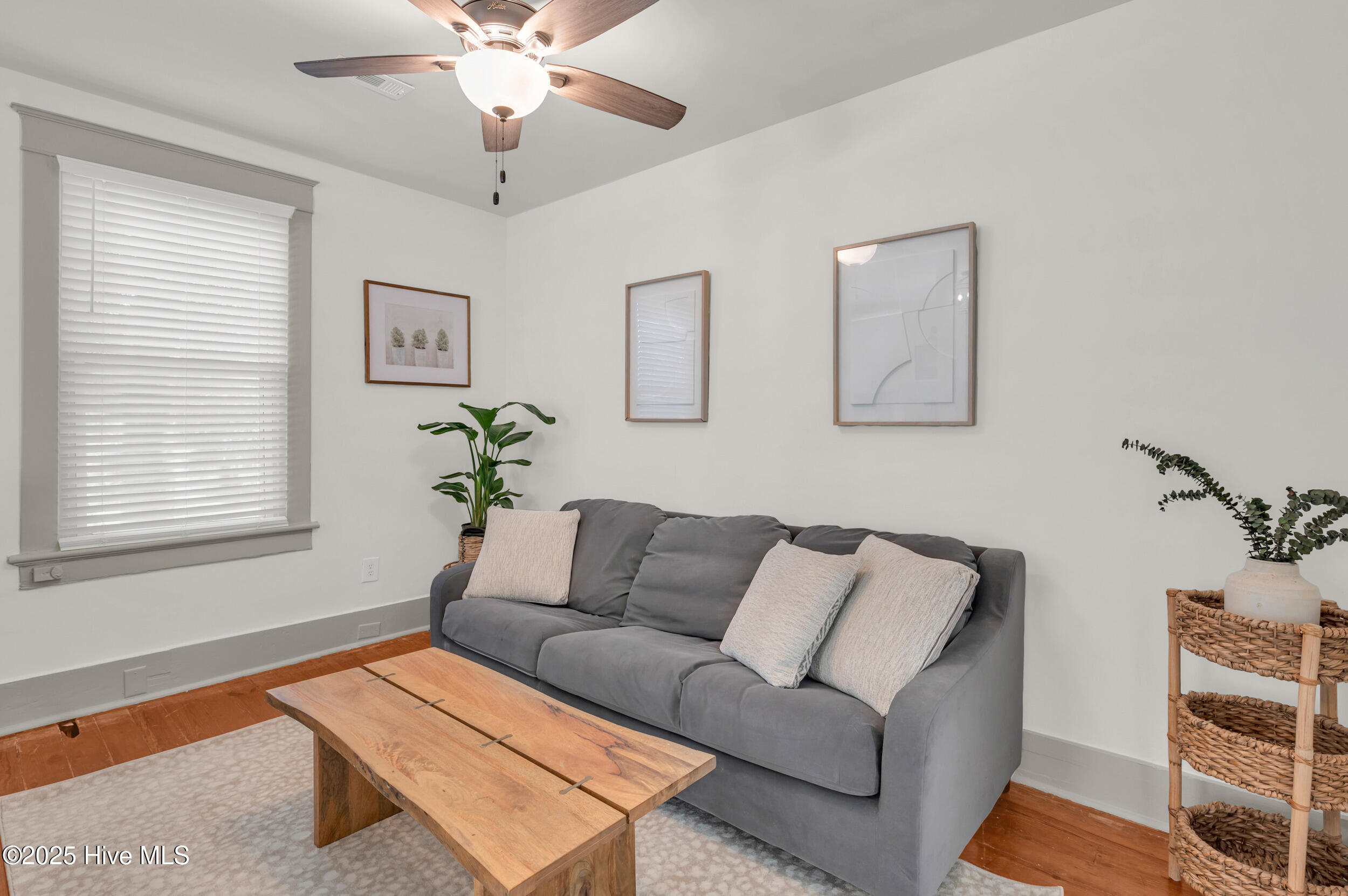 100542379 | Photo 45