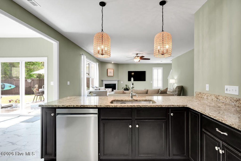 100565738 | Photo 17