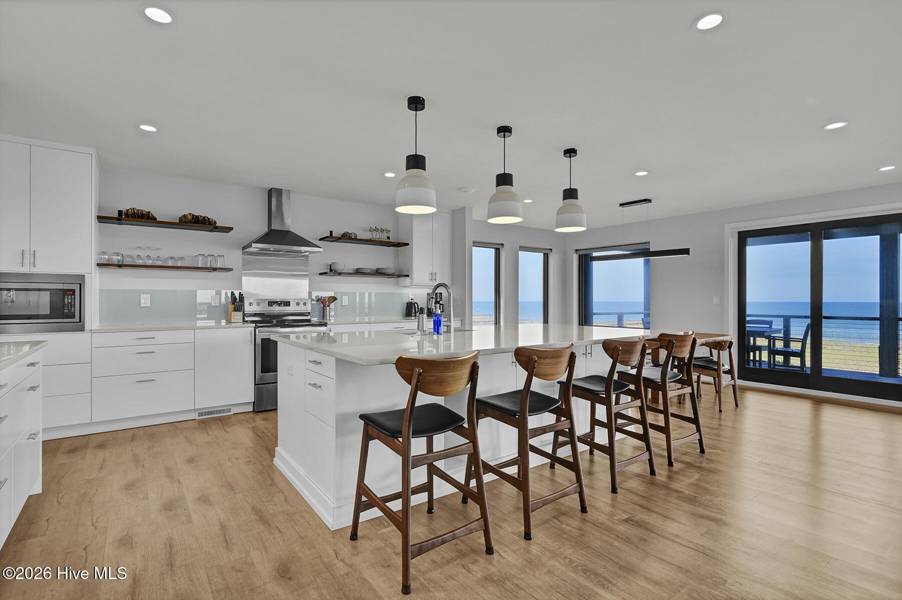 100565280 | Photo 62