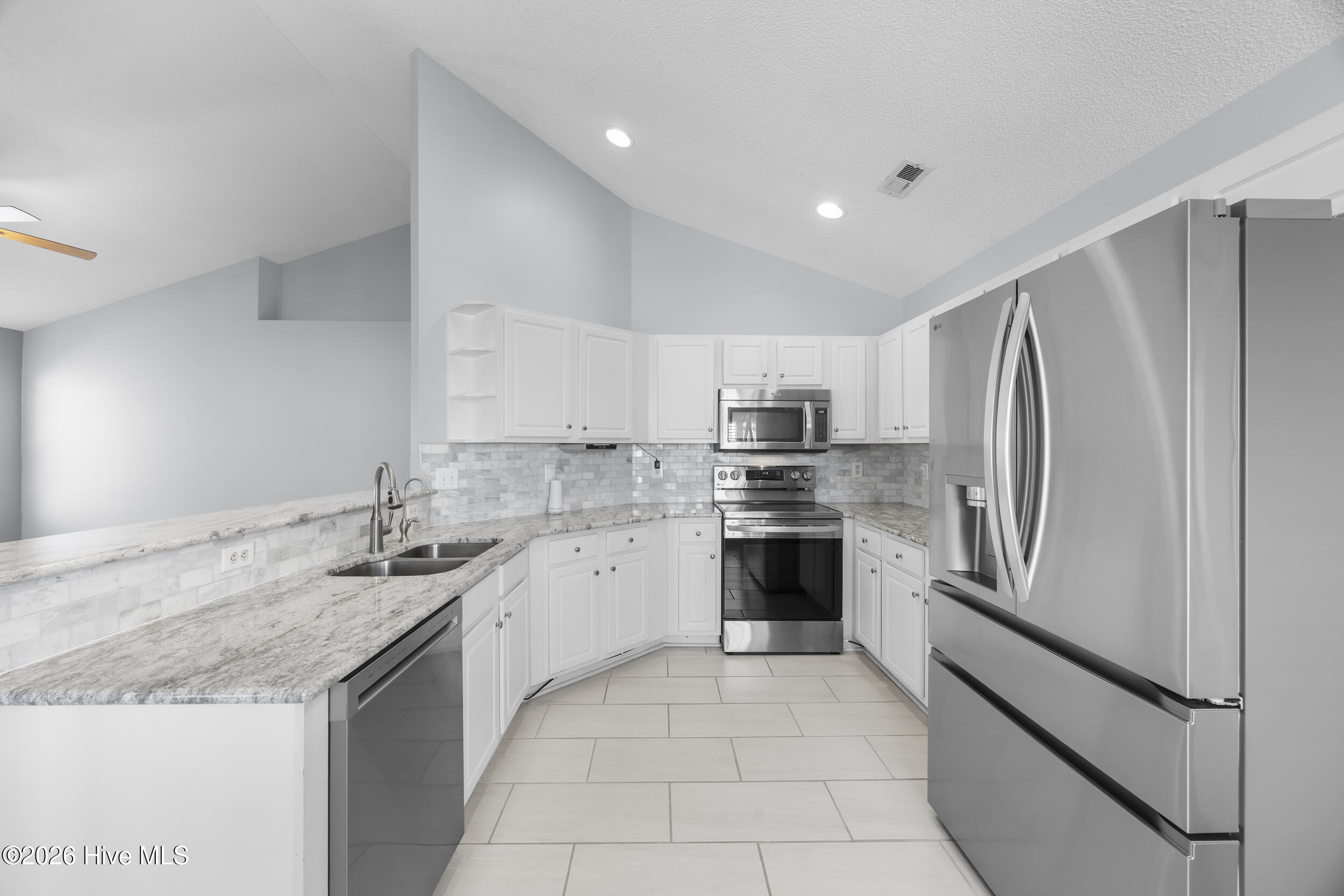 100565263 | Photo 14