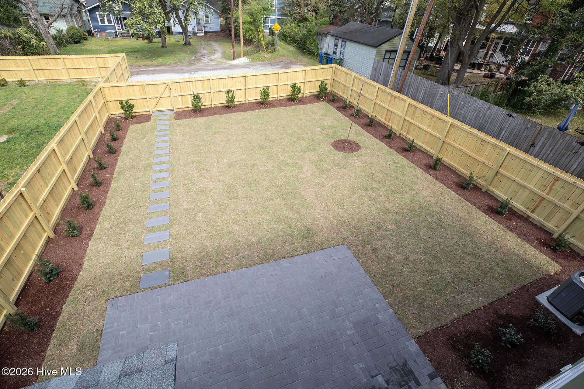 100562068 | Photo 31