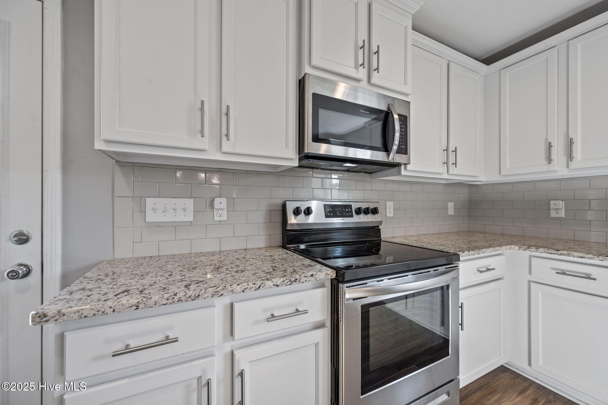 100536269 | Photo 19