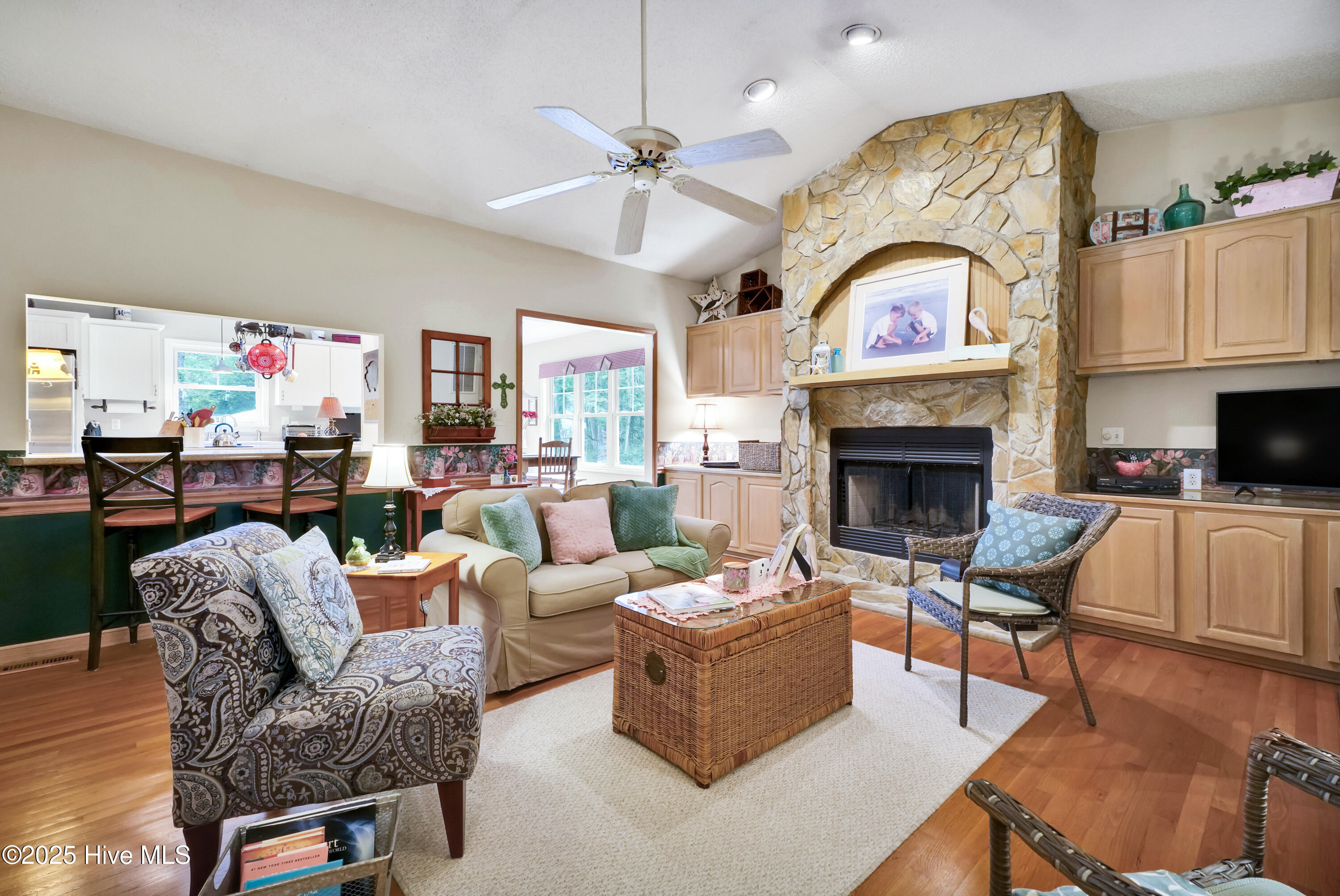 100538447 | Photo 17