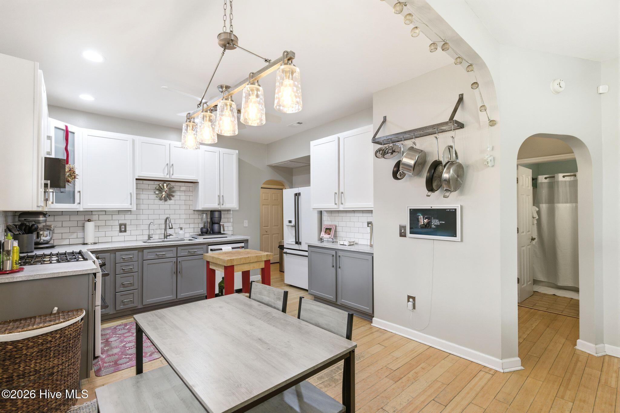 100564612 | Photo 16