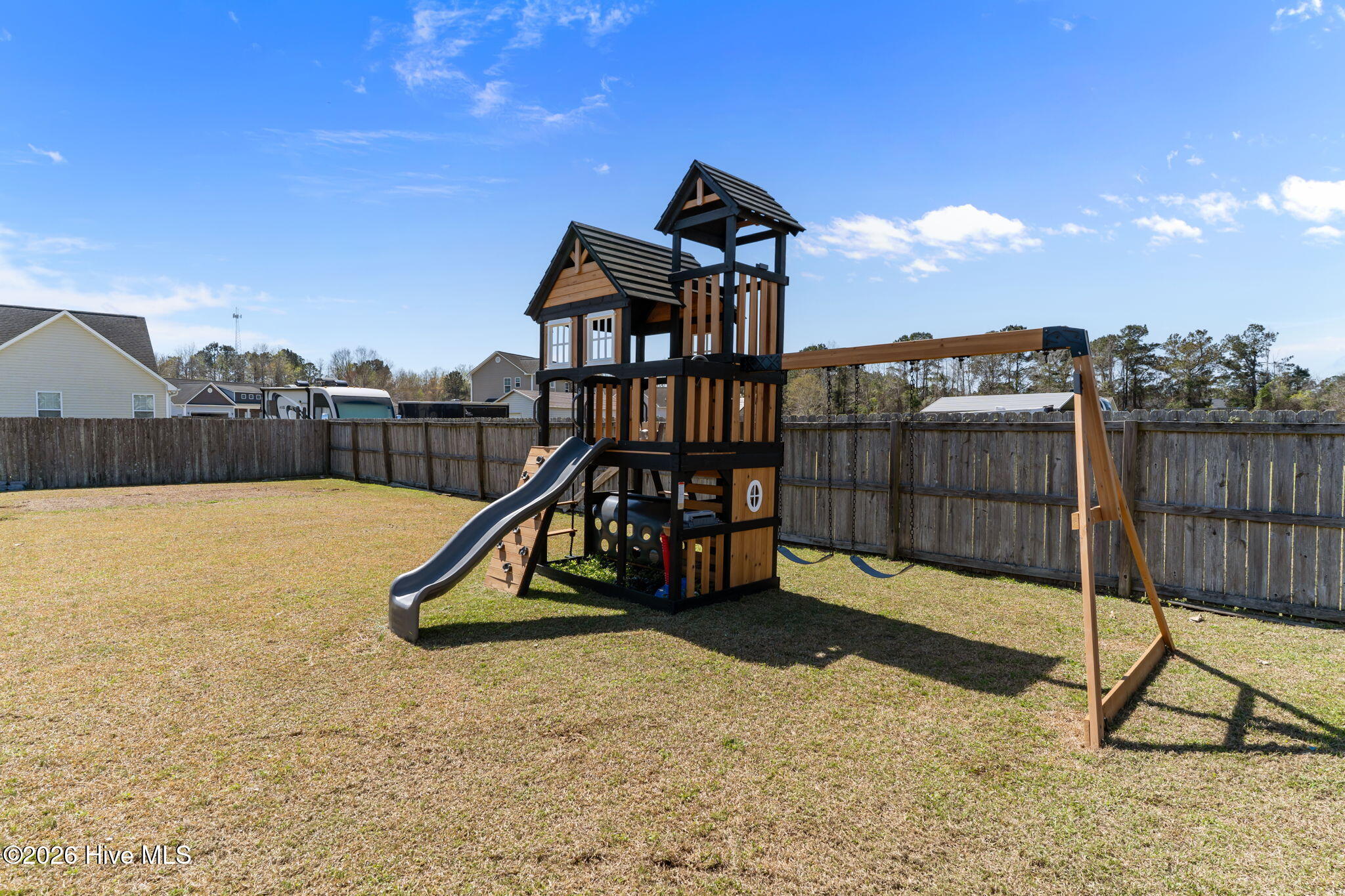 100561323 | Photo 39