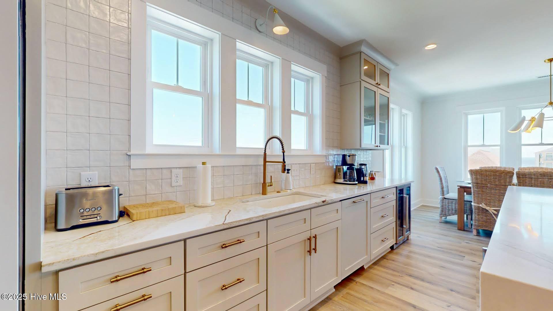 100560716 | Photo 26