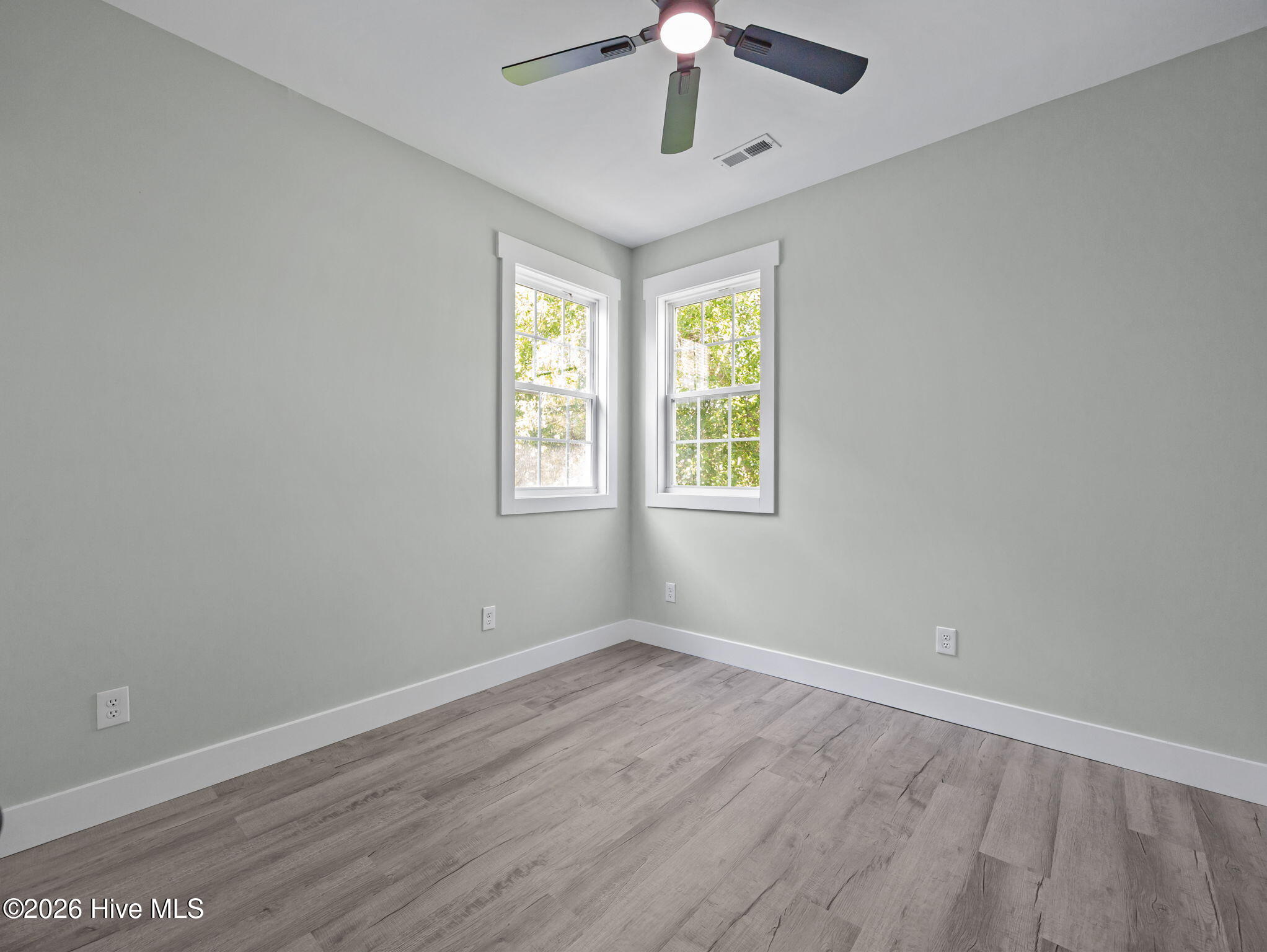 100566341 | Photo 38