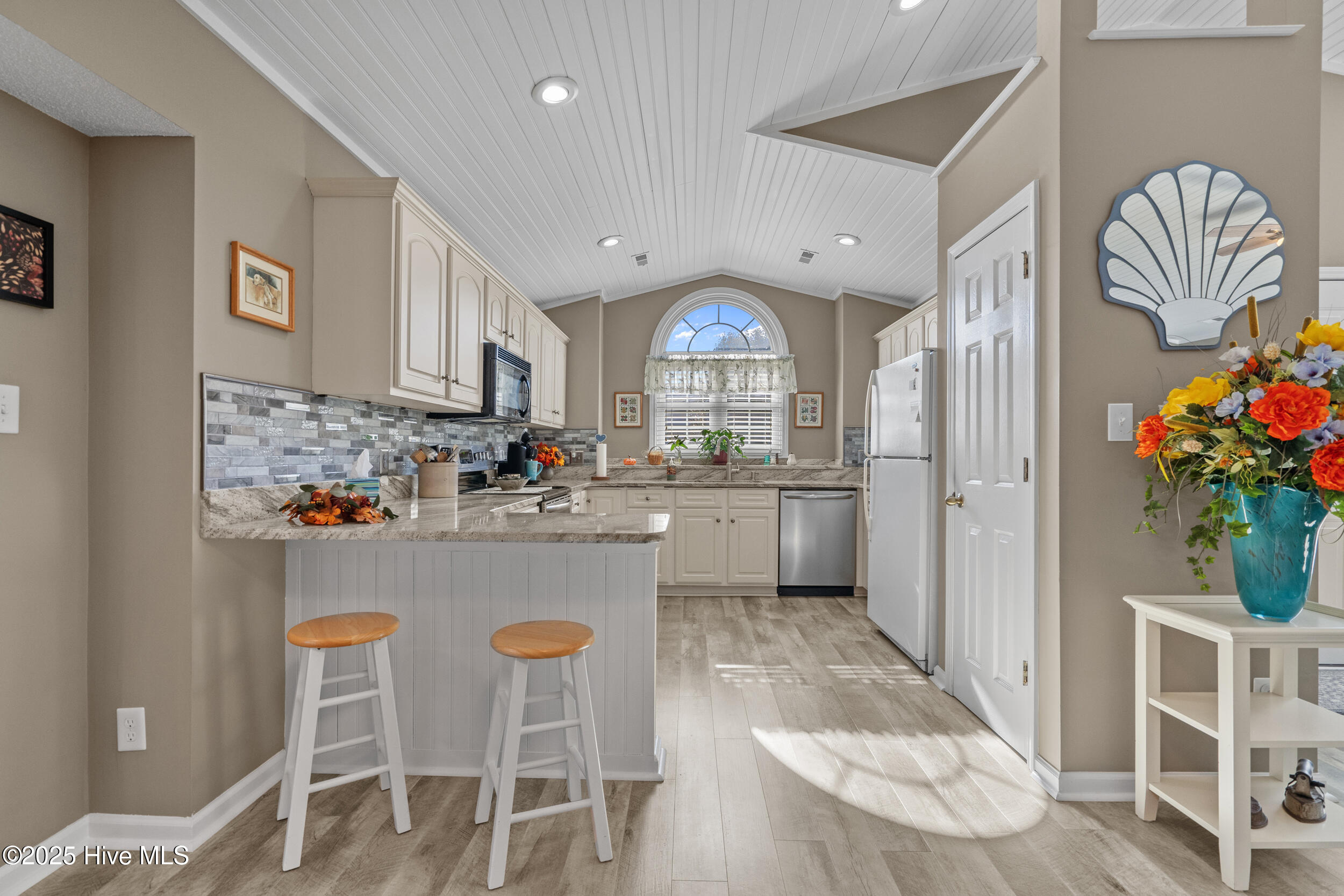 100542117 | Photo 11