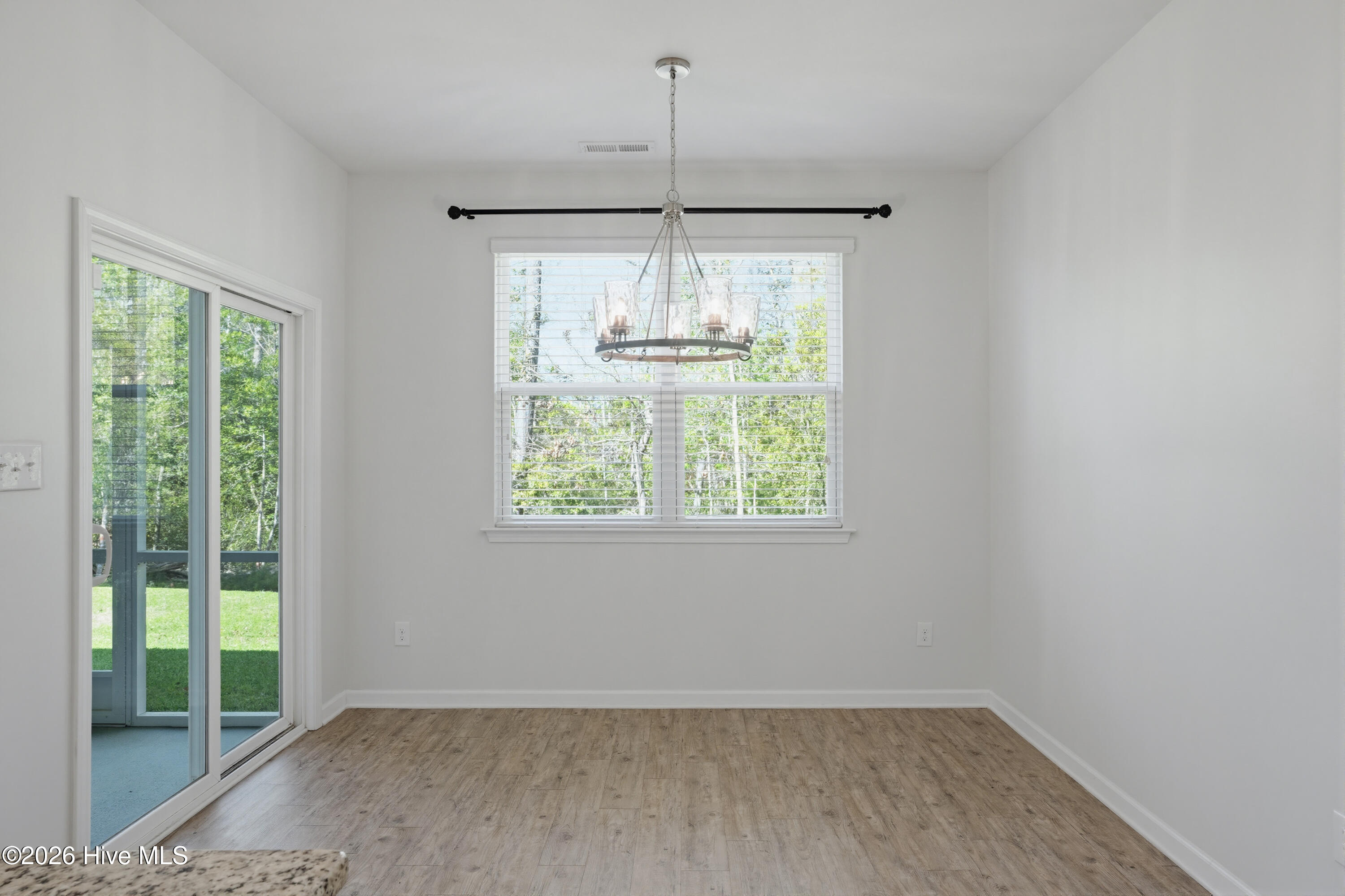 100565113 | Photo 22