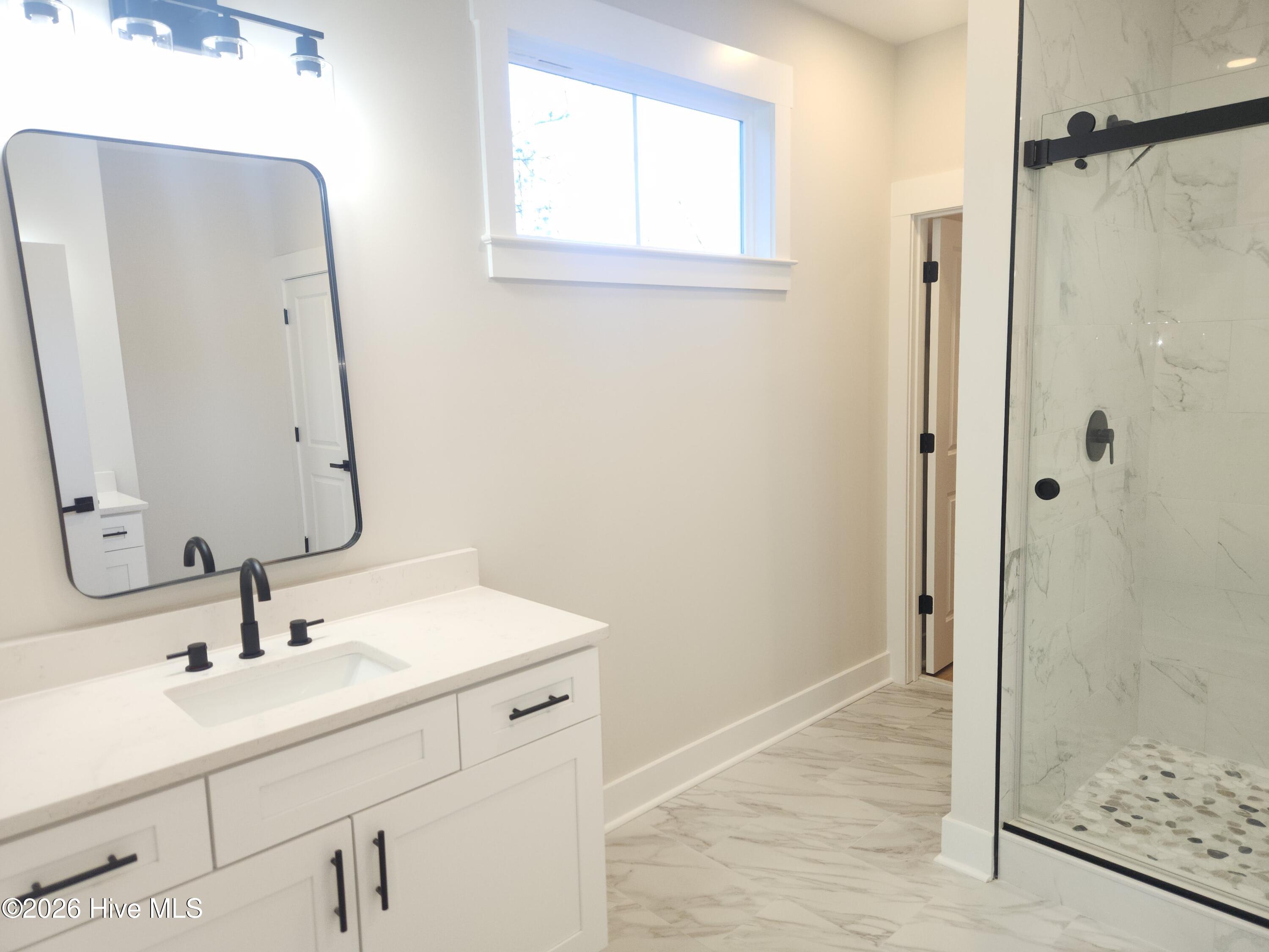 100554103 | Photo 34