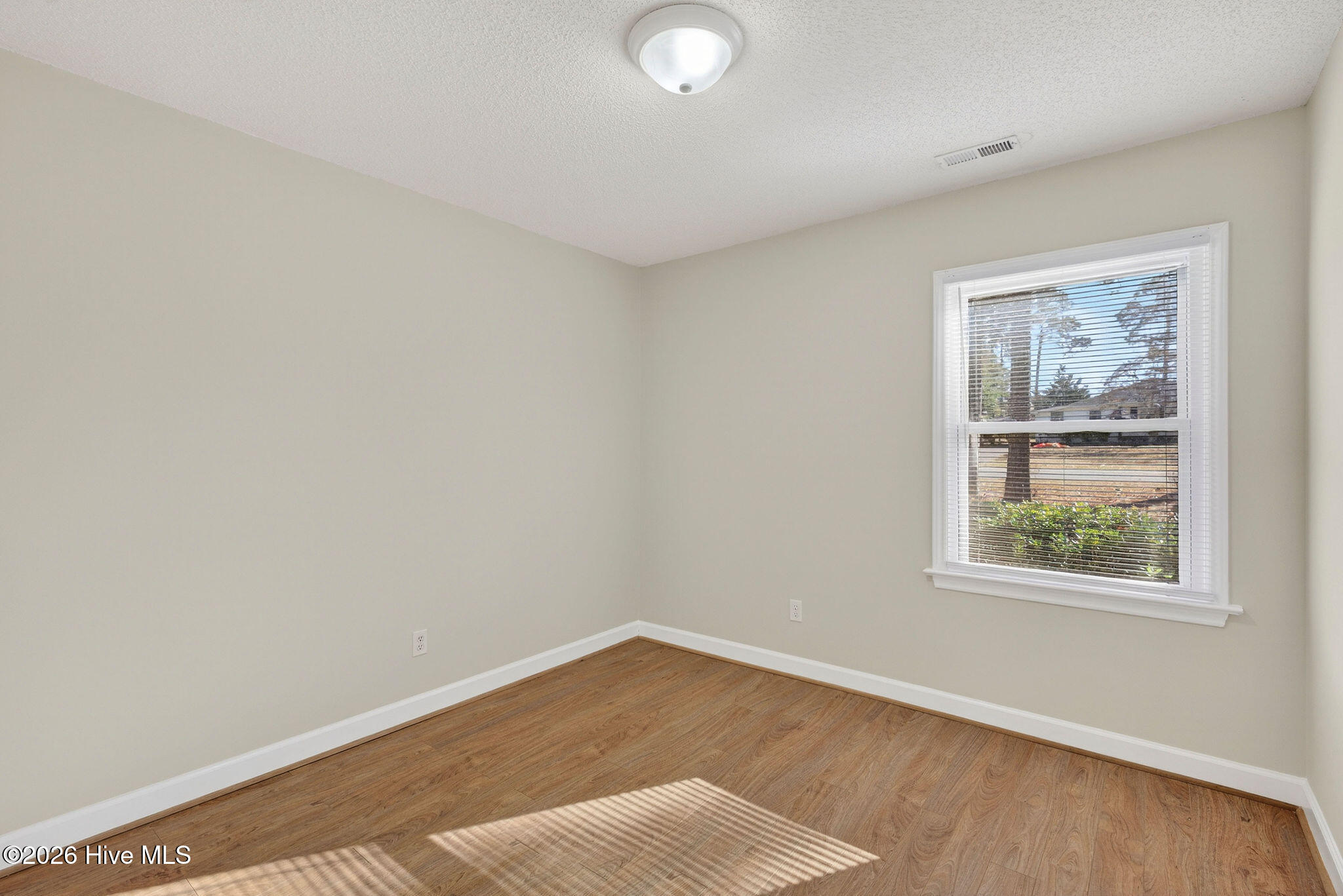 100545723 | Photo 19