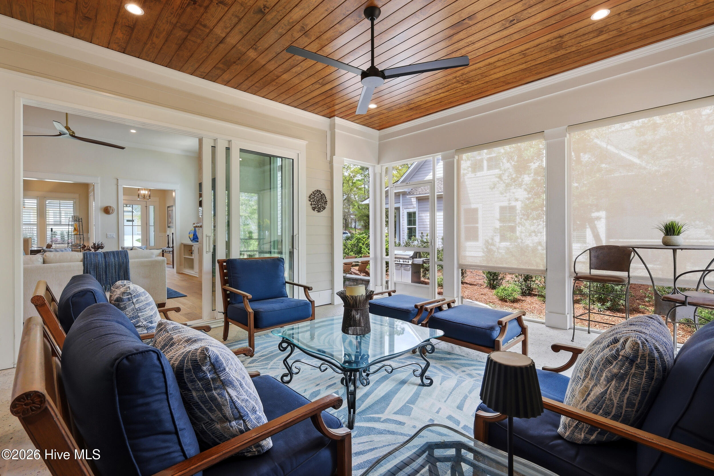 100566937 | Photo 28