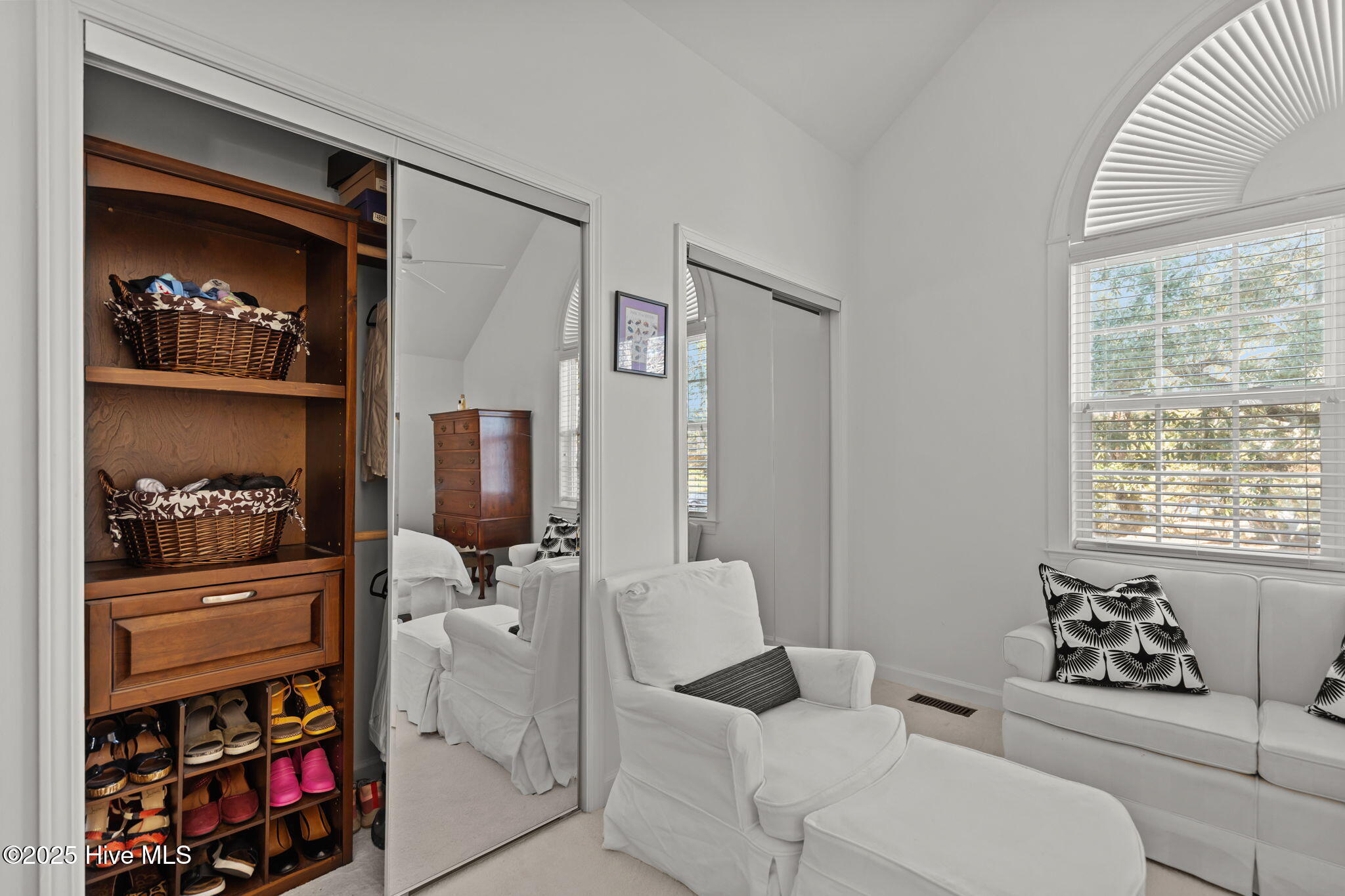 100546040 | Photo 18